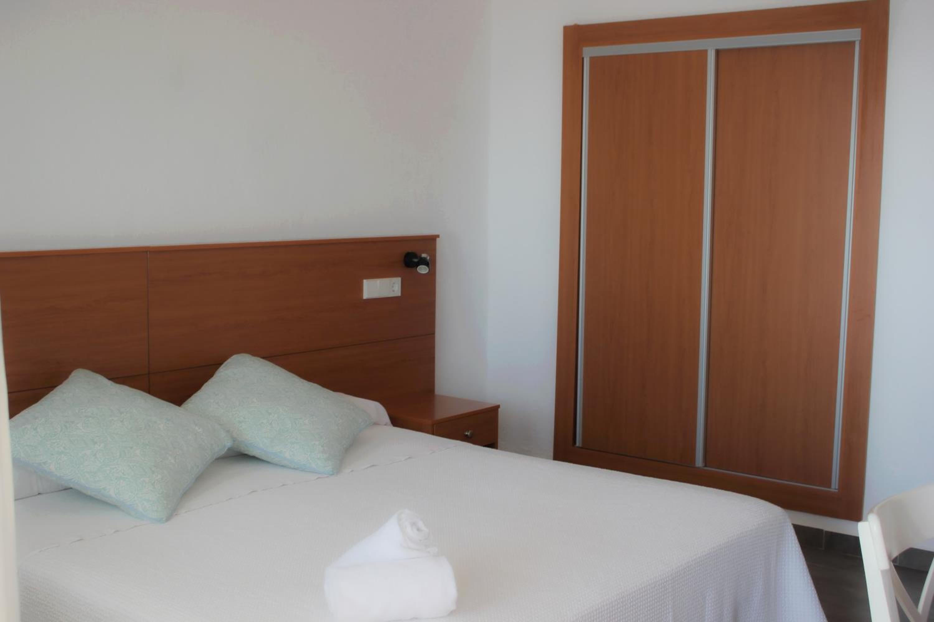 Double Room with Sea View - Photo 4