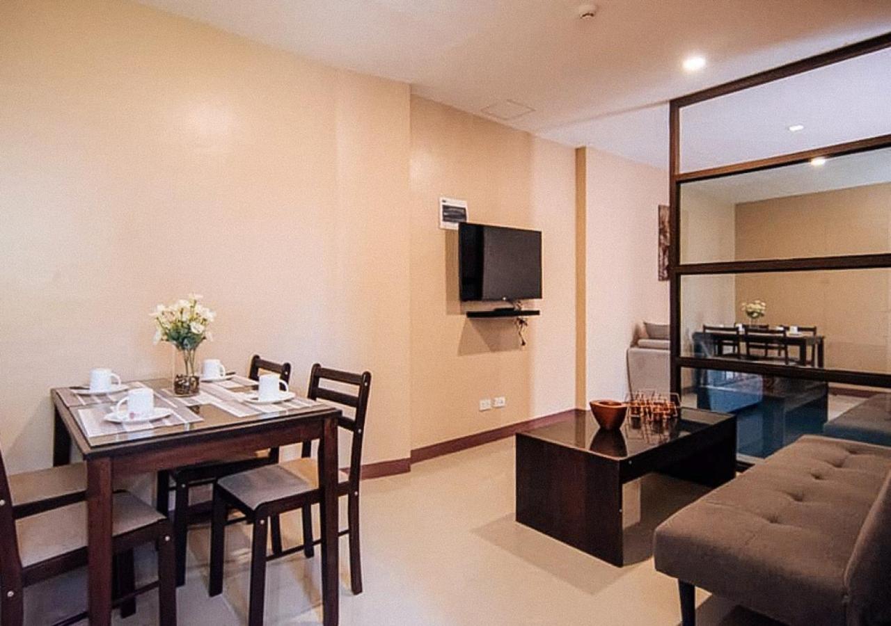 Family Room - Photo 2