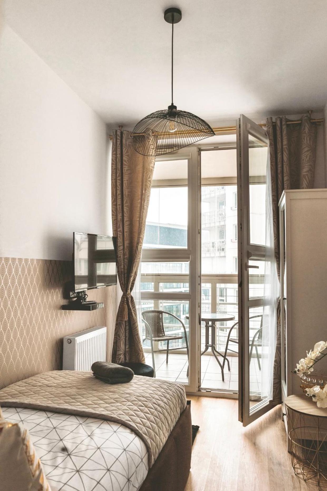 Single Room with Shared Toilet