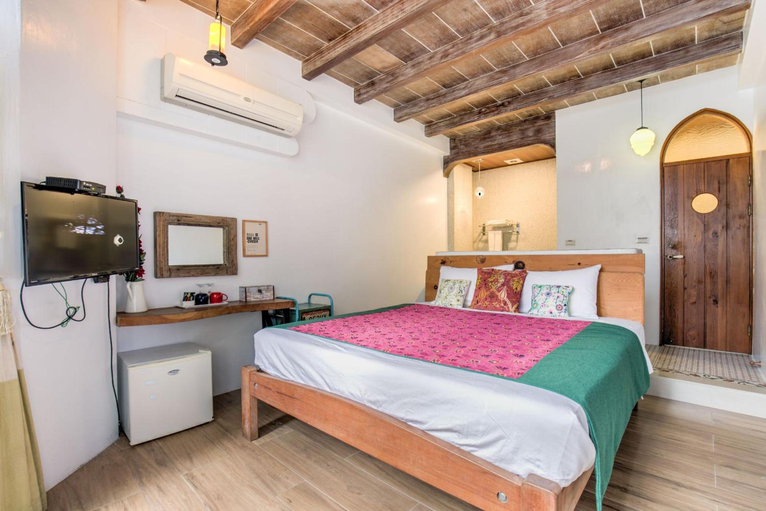 Standard Queen Room