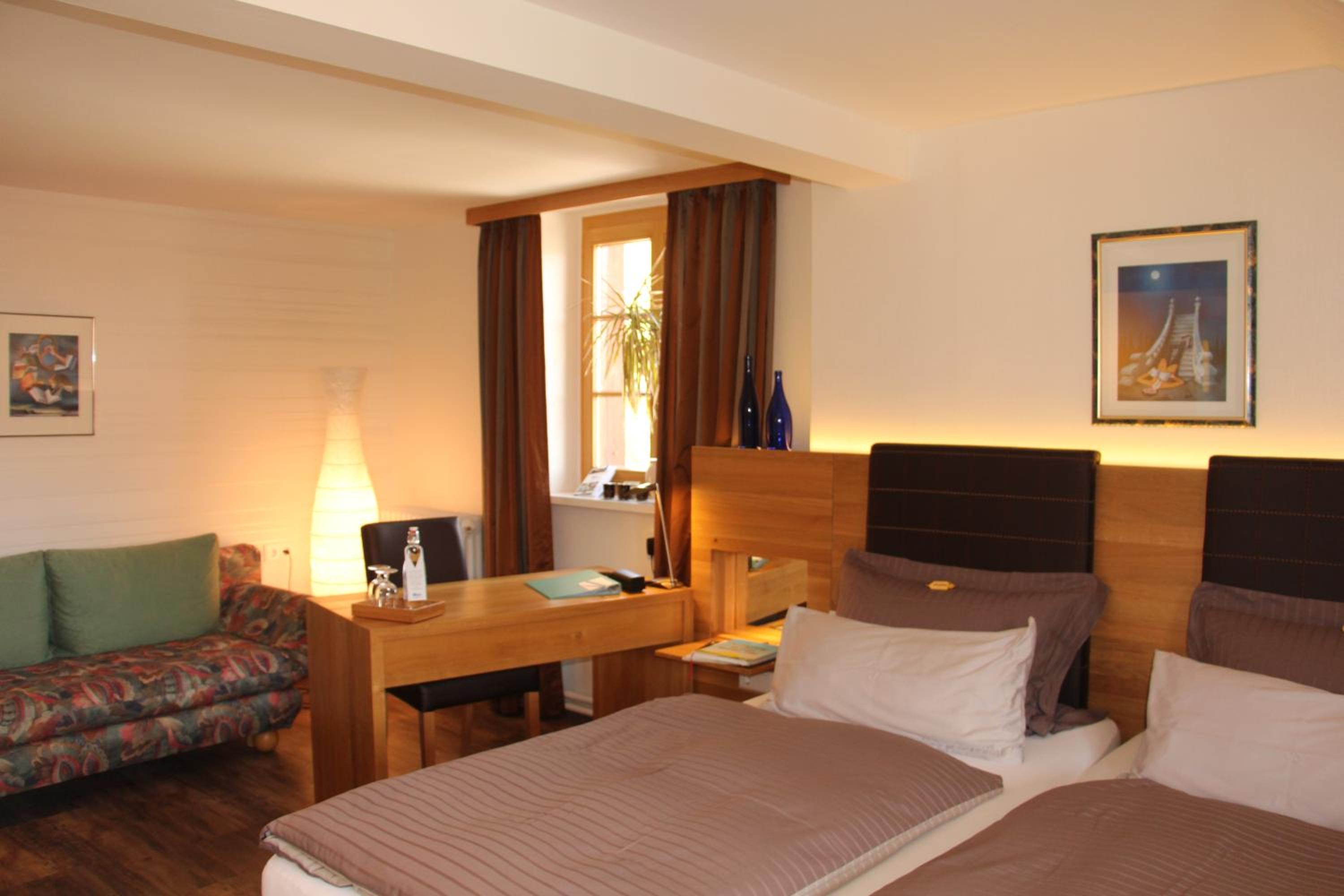 Double Room with Balcony - Photo 6