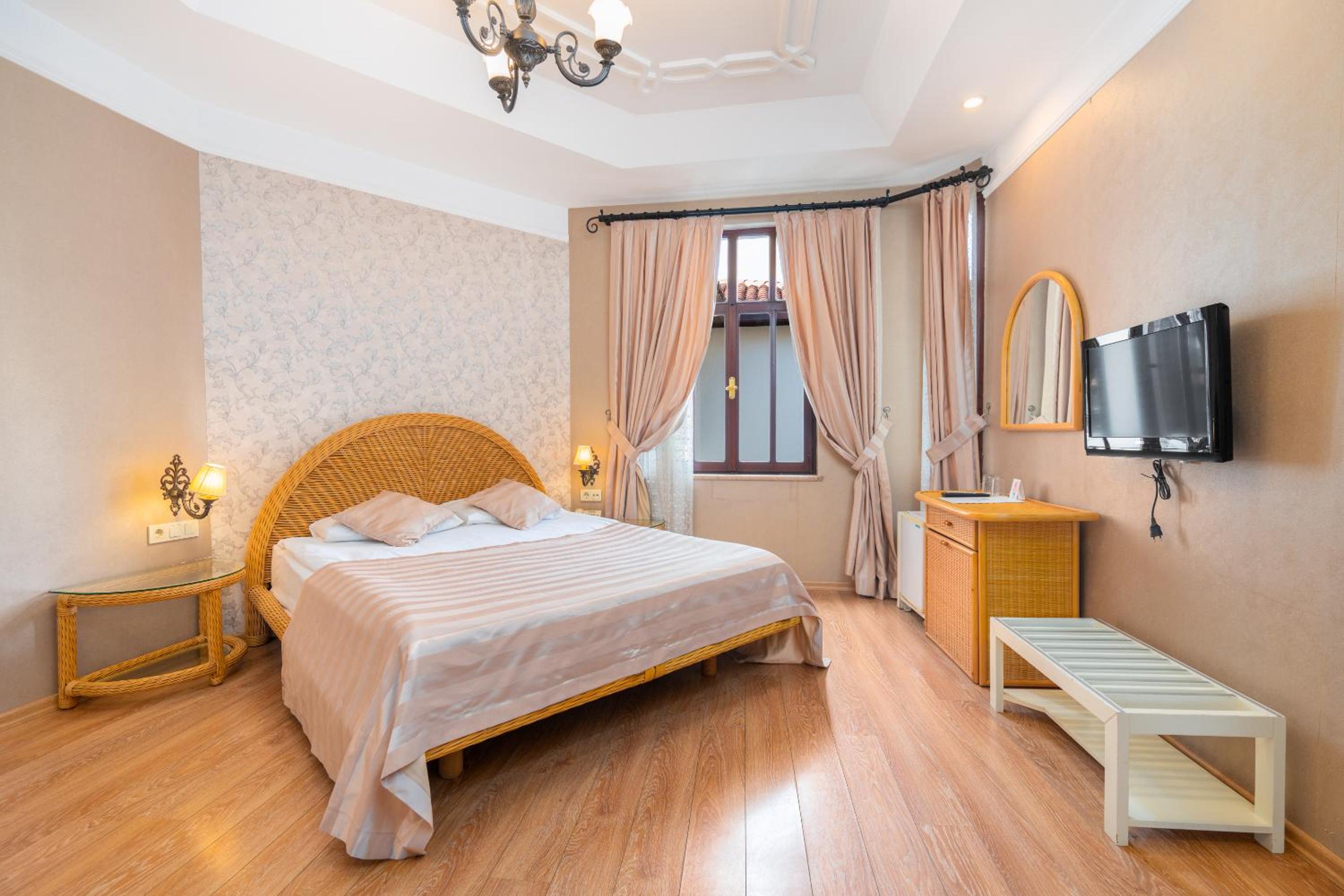 Deluxe Double or Twin Room with Garden View