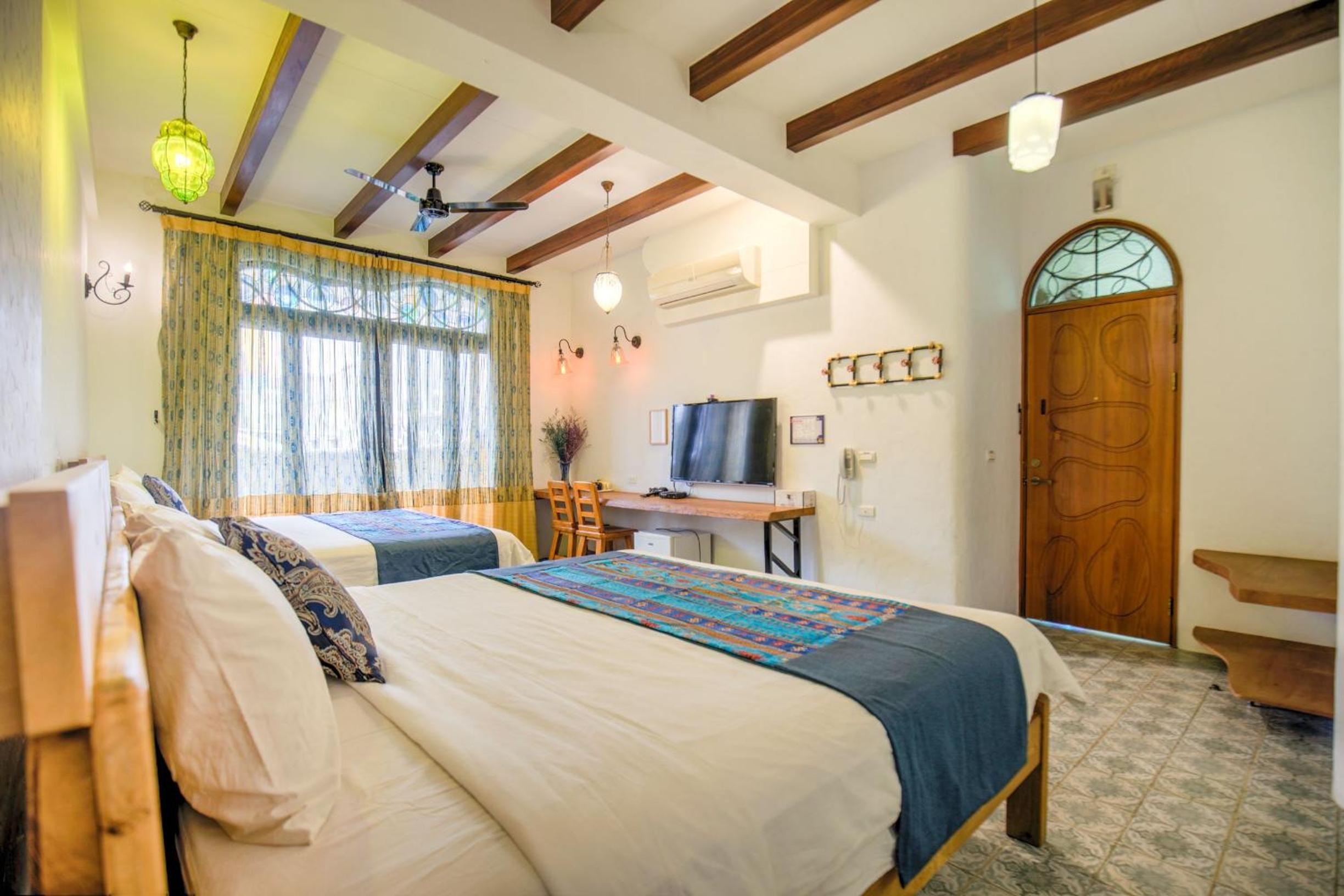 Quadruple Room with Private Bathroom photo 2