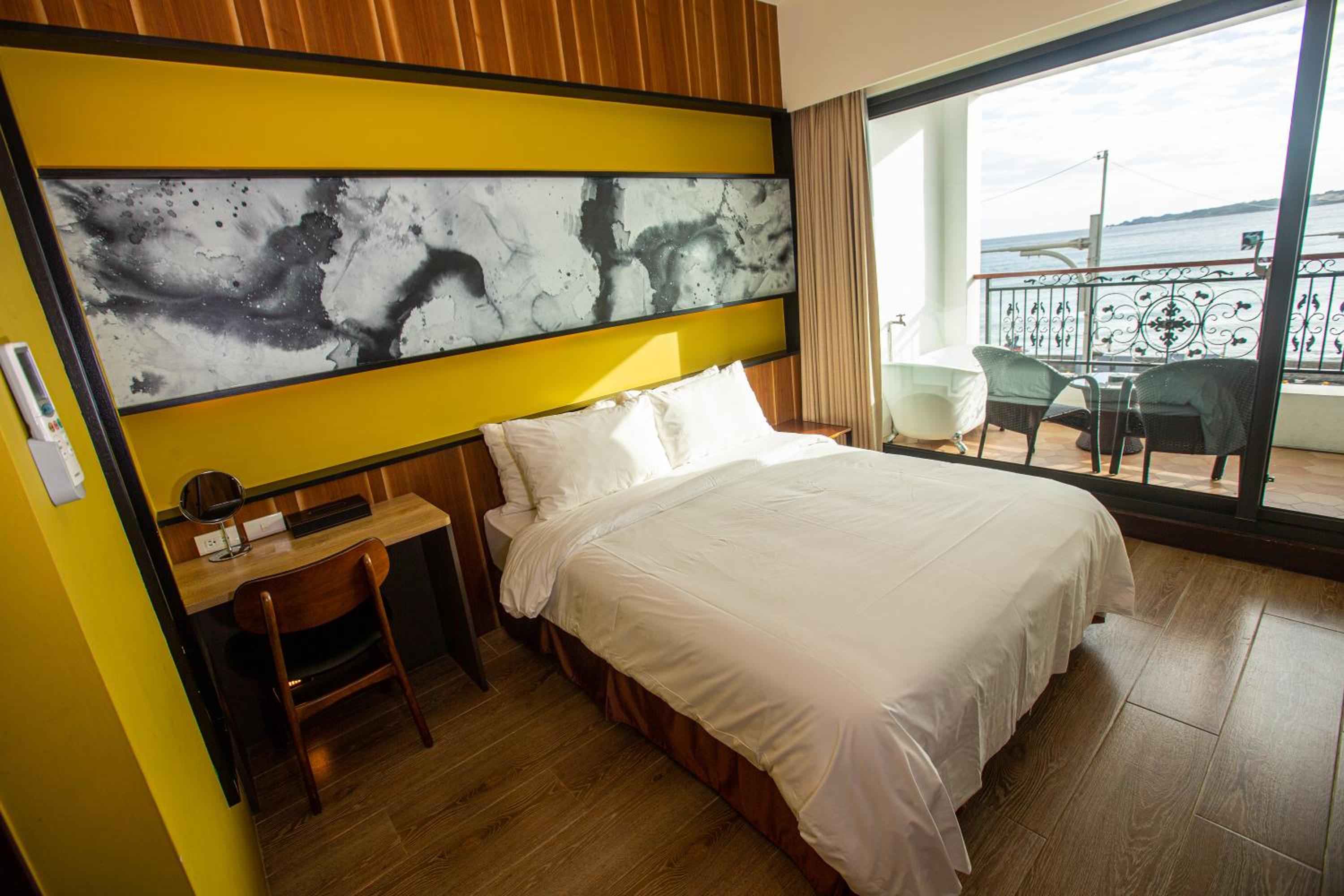 Double Room with Balcony and Sea View