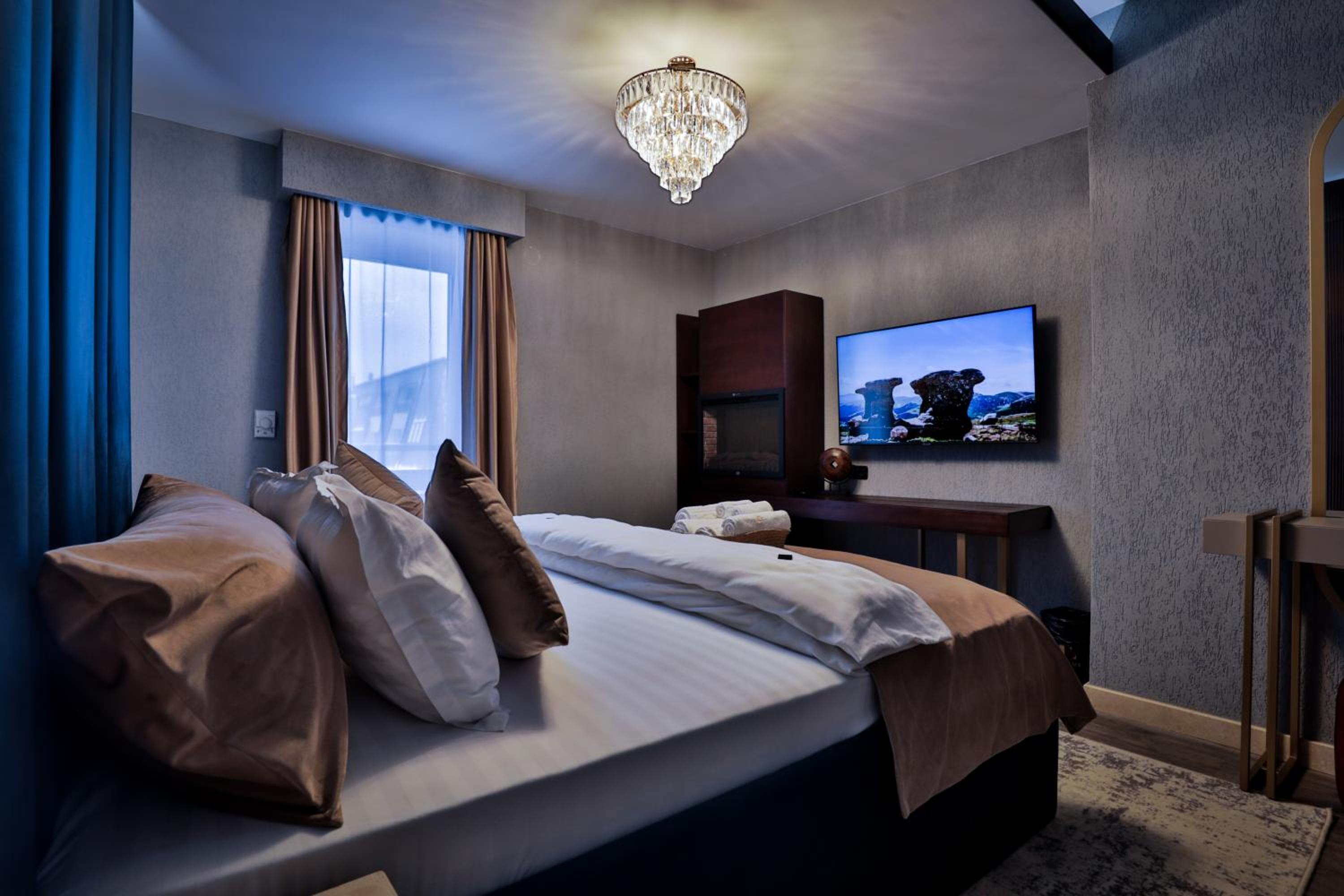 Double Room with French Balcony - Photo 7