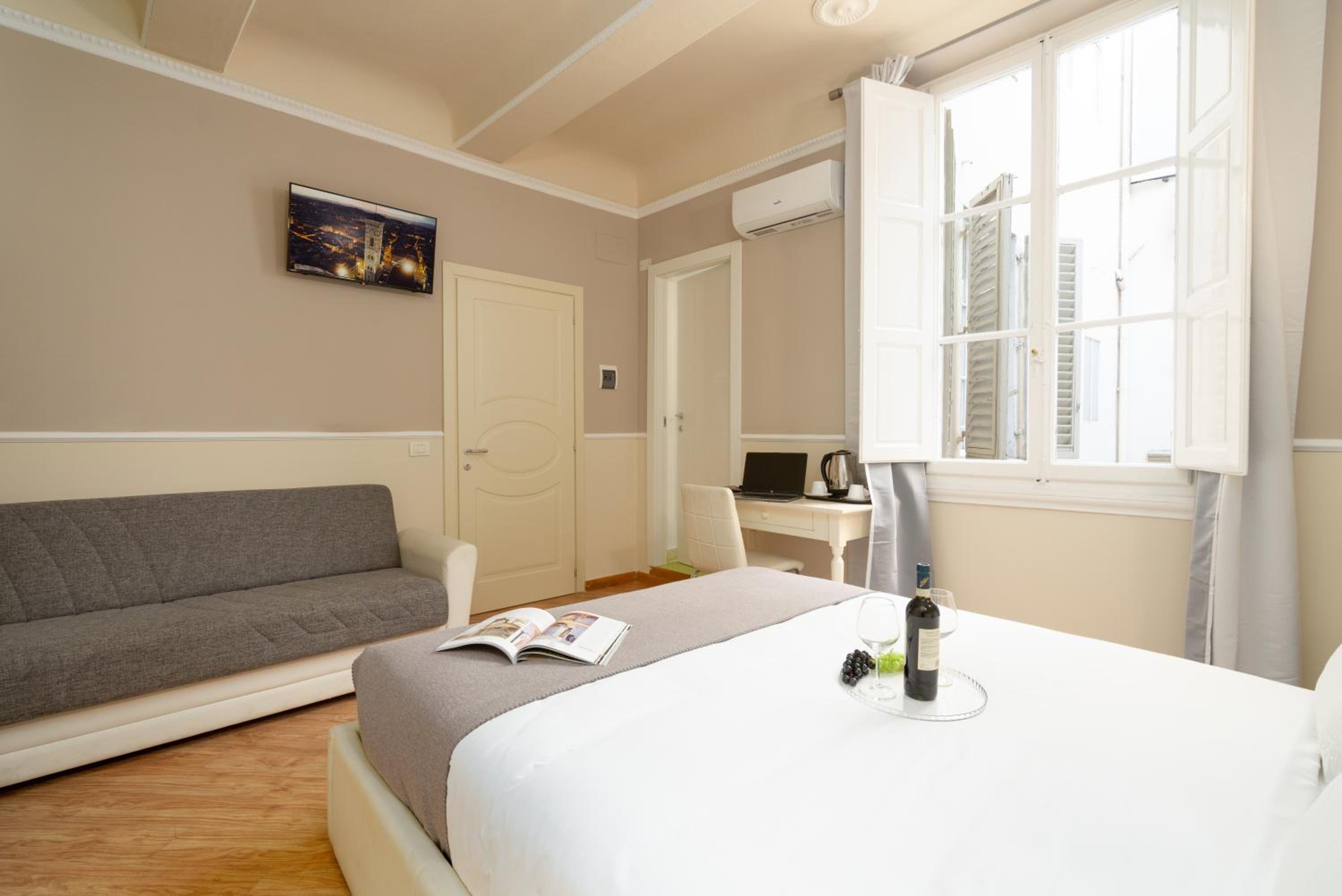 Classic Triple Room photo 1