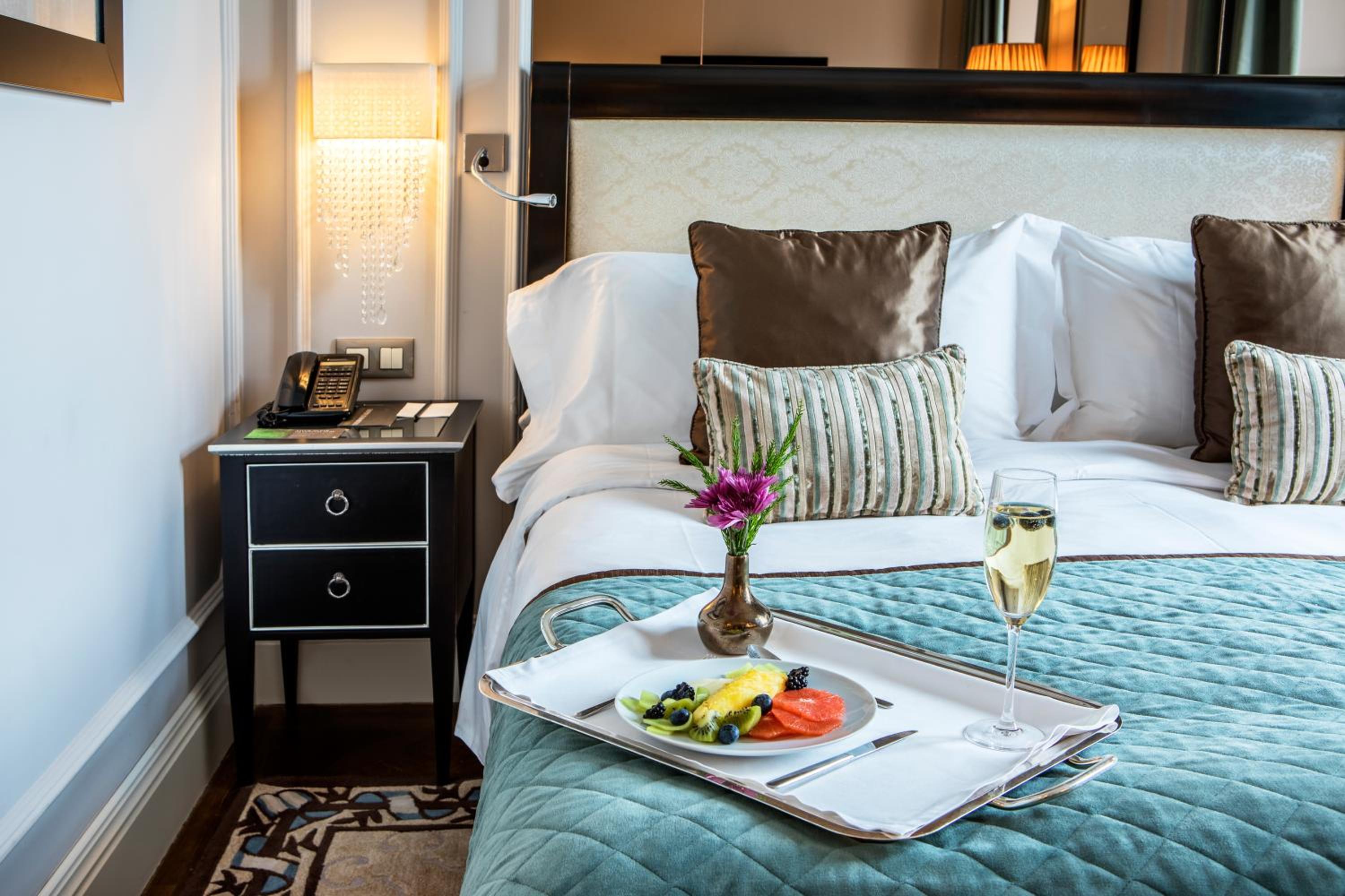 Classic King Room with City Center View - Photo 1