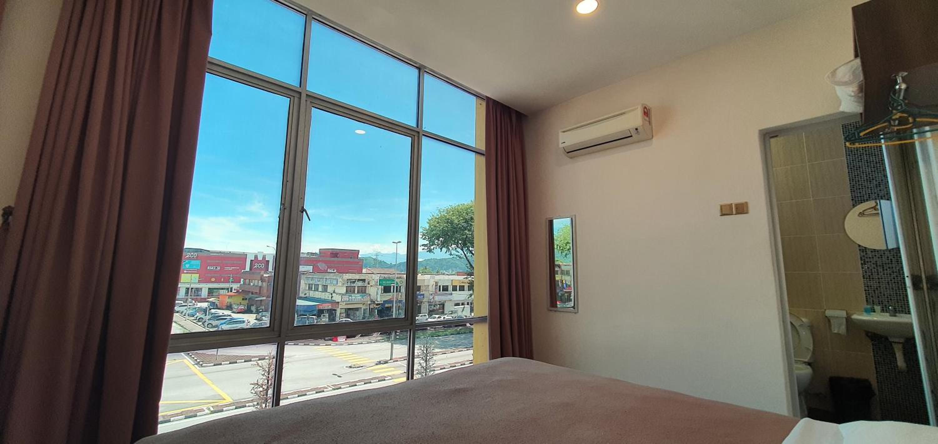 Deluxe King Room - Photo 1