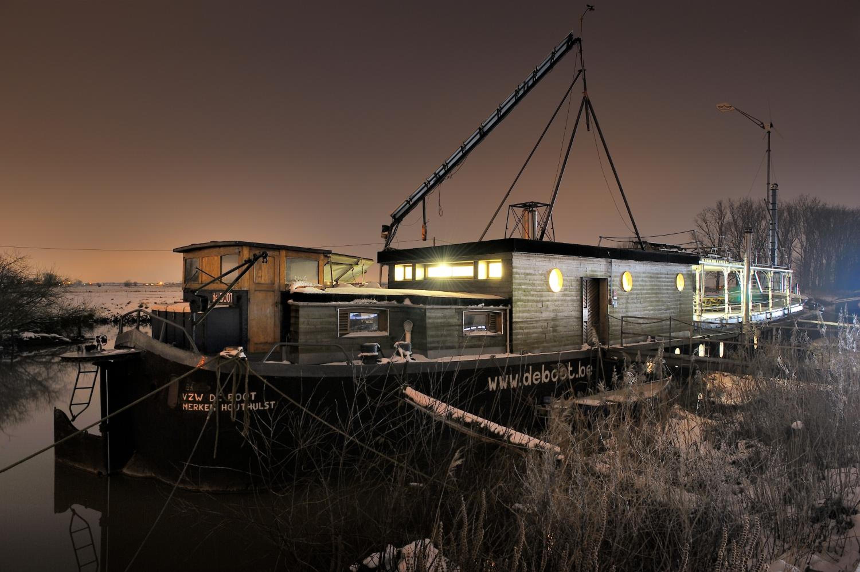 Cabin on Boat - Photo 13