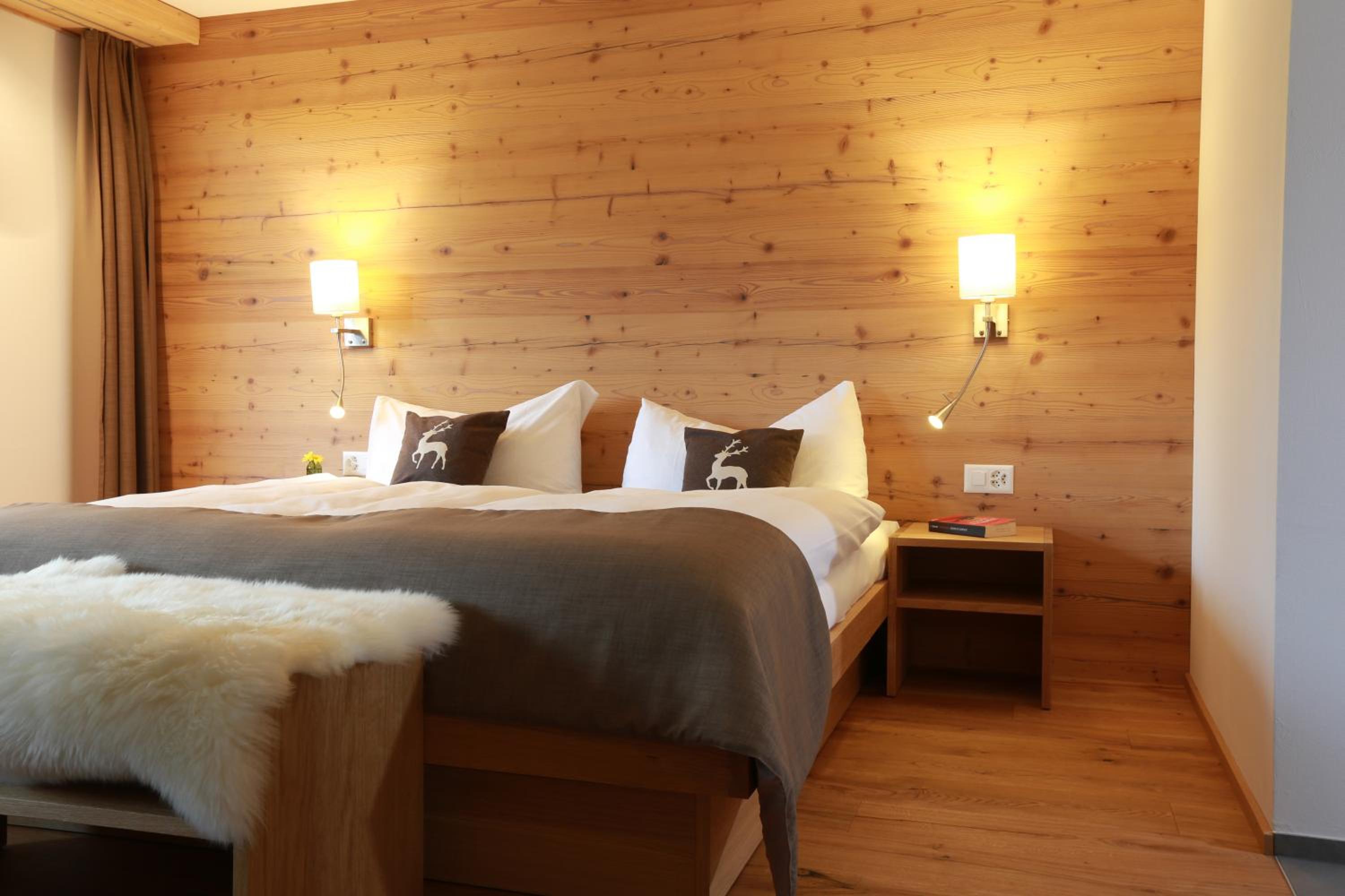 Superior Double Room with Balcony and Matterhorn View photo 2