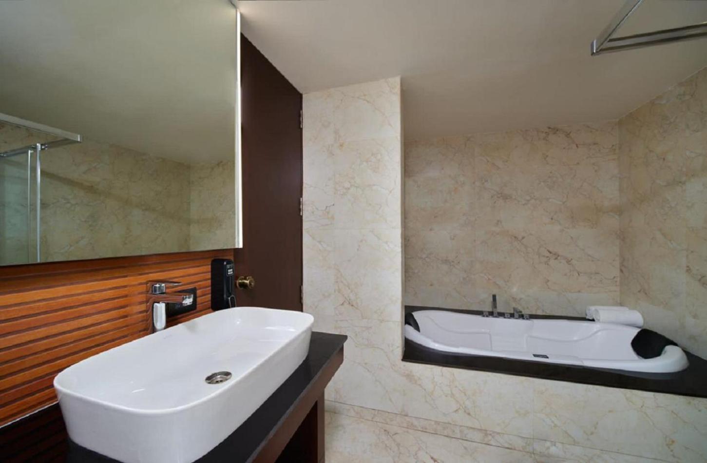 Executive Suite with a Bucket of Brewed Beverage - Photo 7