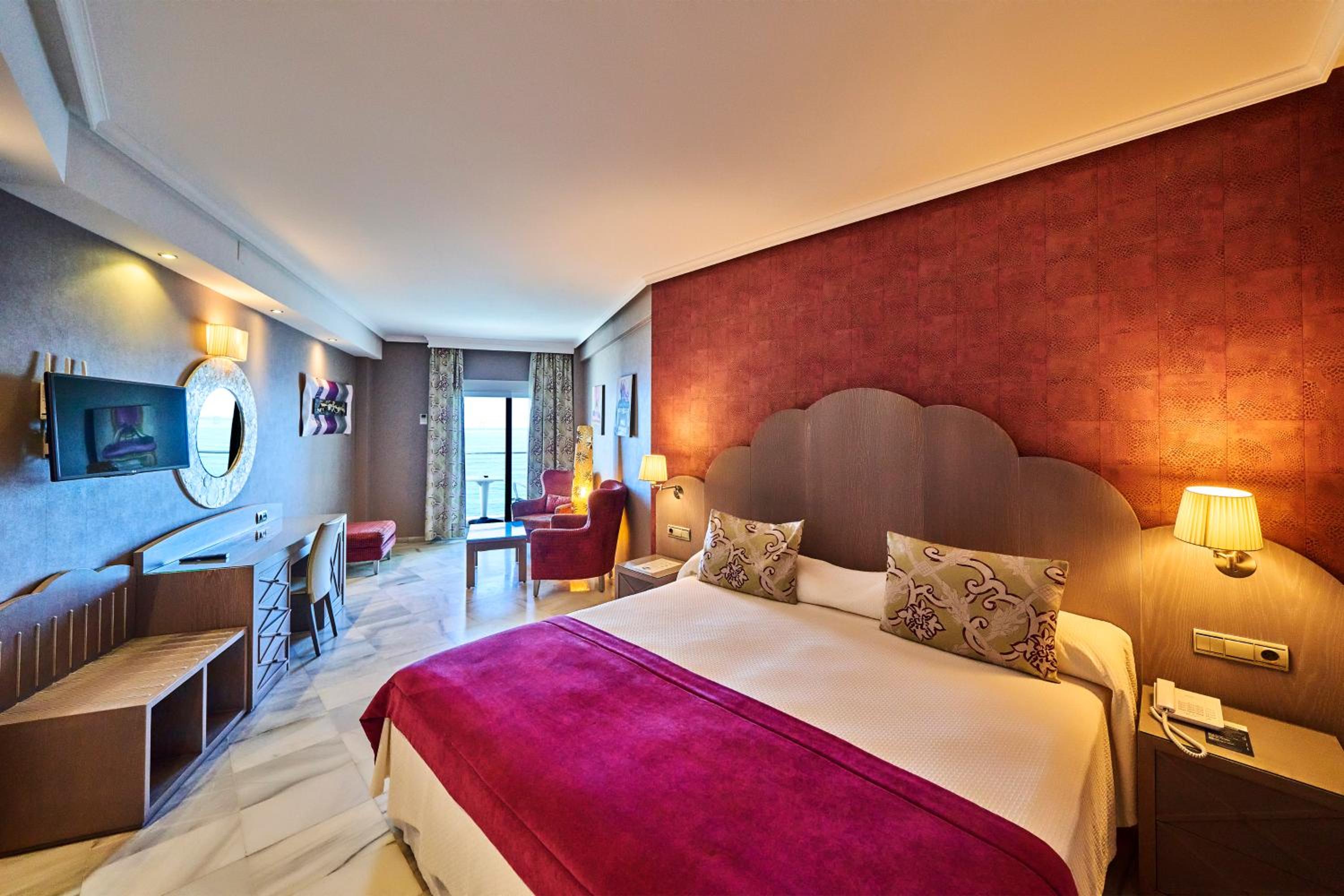 Junior Suite with Sea View and Balcony - Photo 8