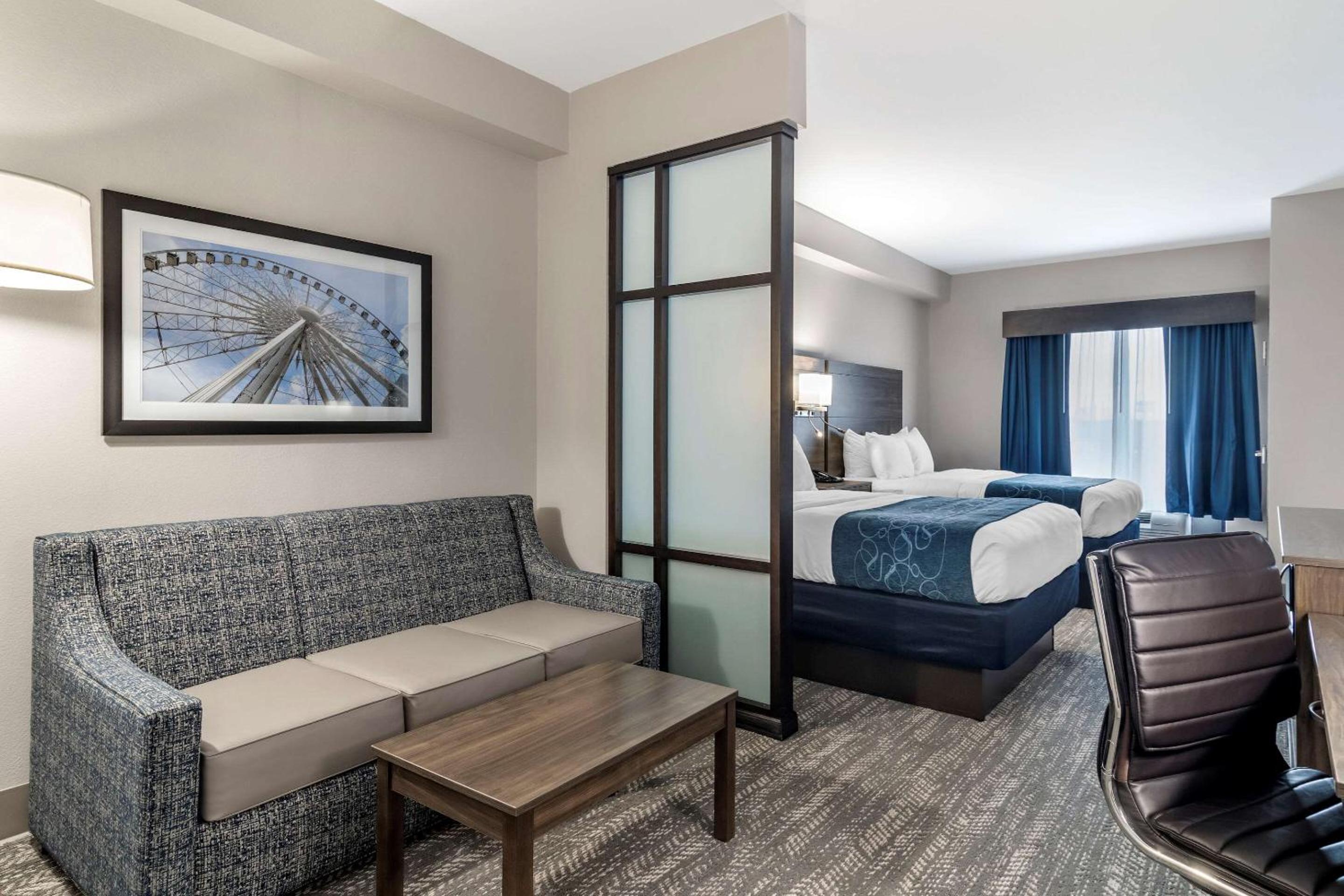 Queen Suite with Two Queen Beds - Non-Smoking - Photo 3