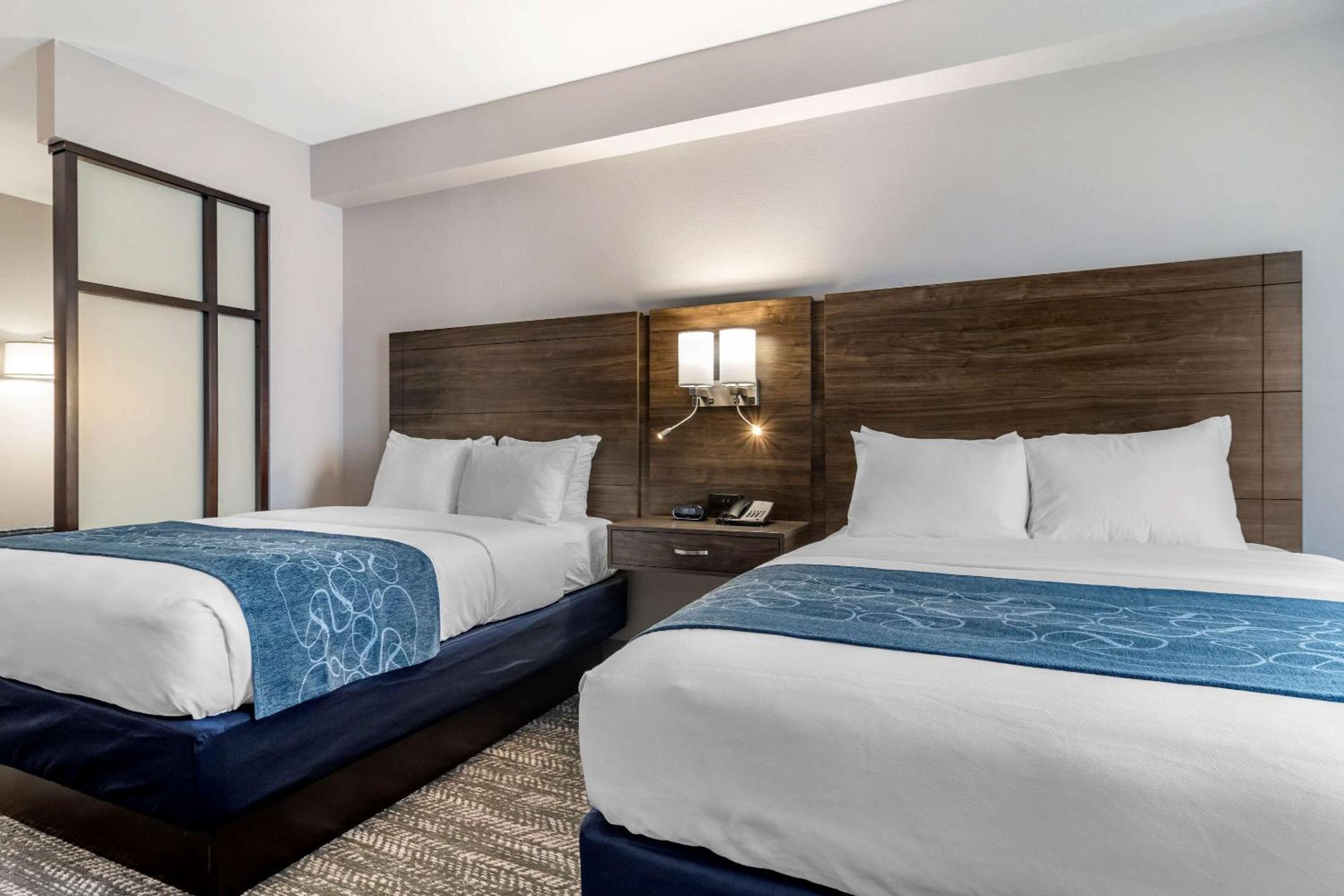 Queen Suite with Two Queen Beds - Non-Smoking - Photo 13
