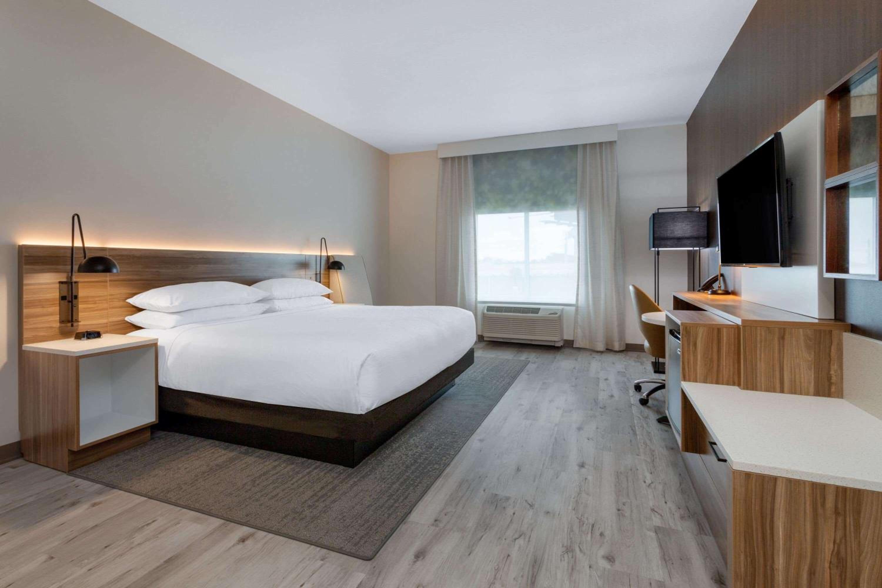 Standard King Room - Non-Smoking