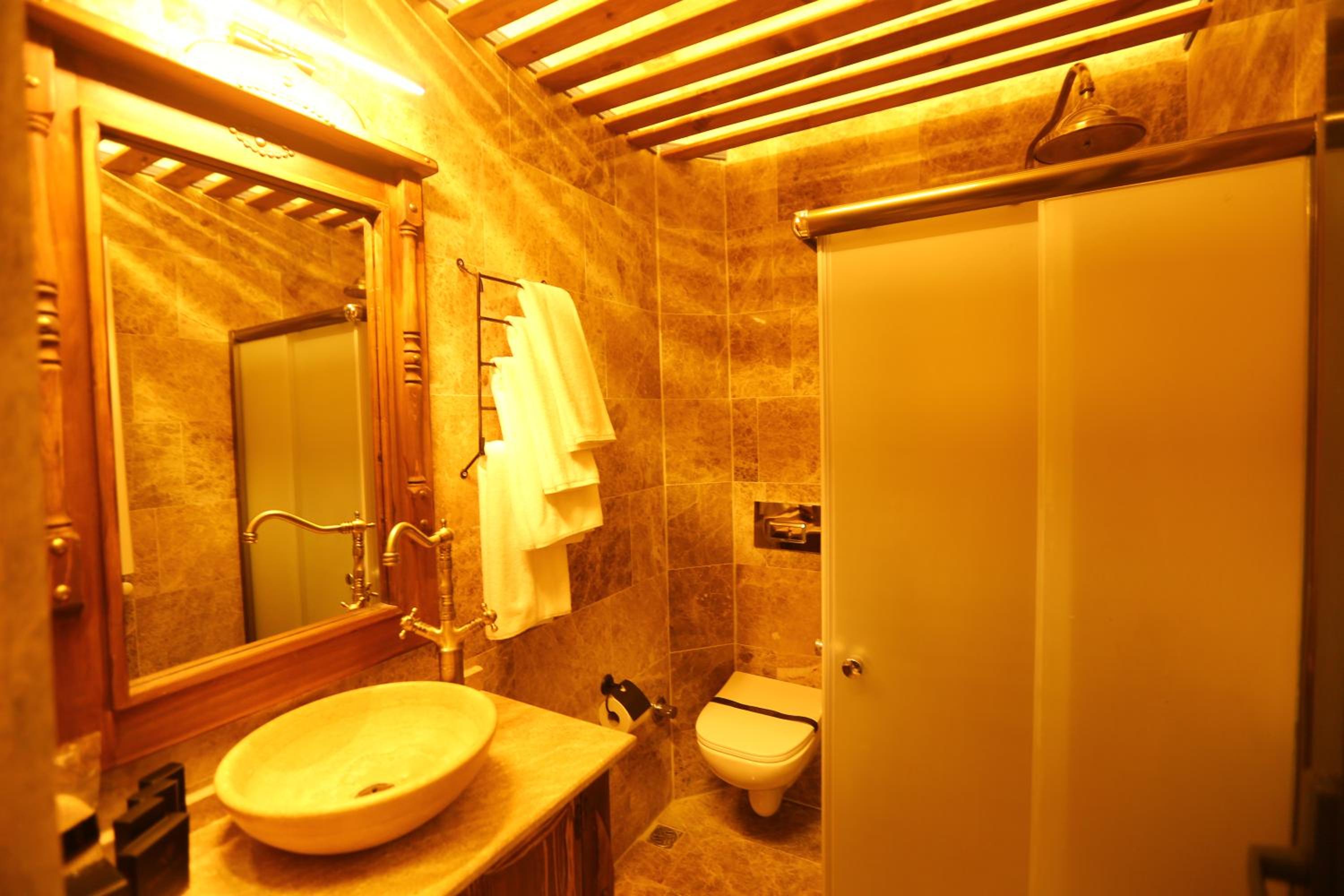 Standard Double Room - Photo 9