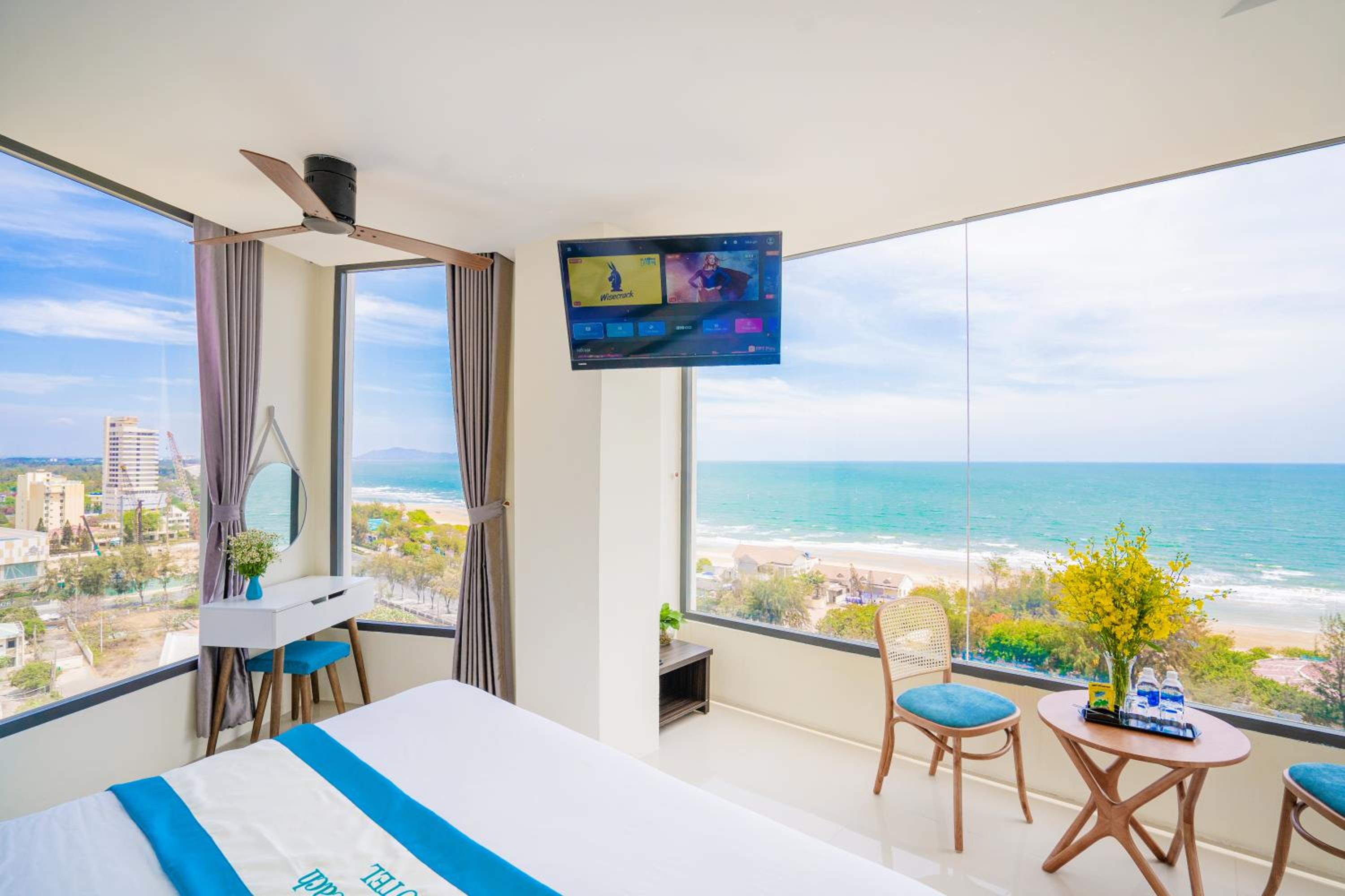 Suite with Ocean Front View photo 2