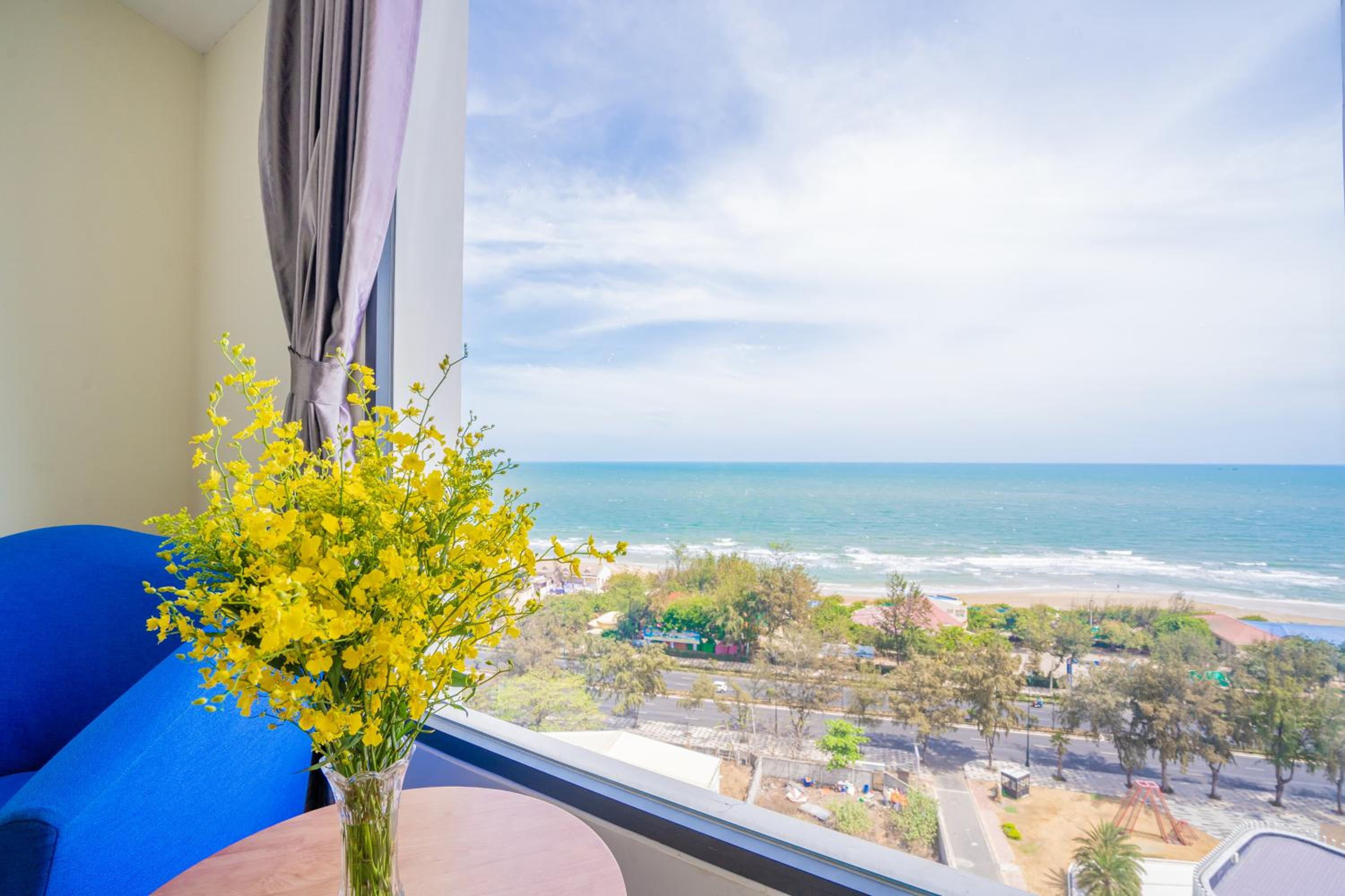 Deluxe Triple Room with Sea View photo 2