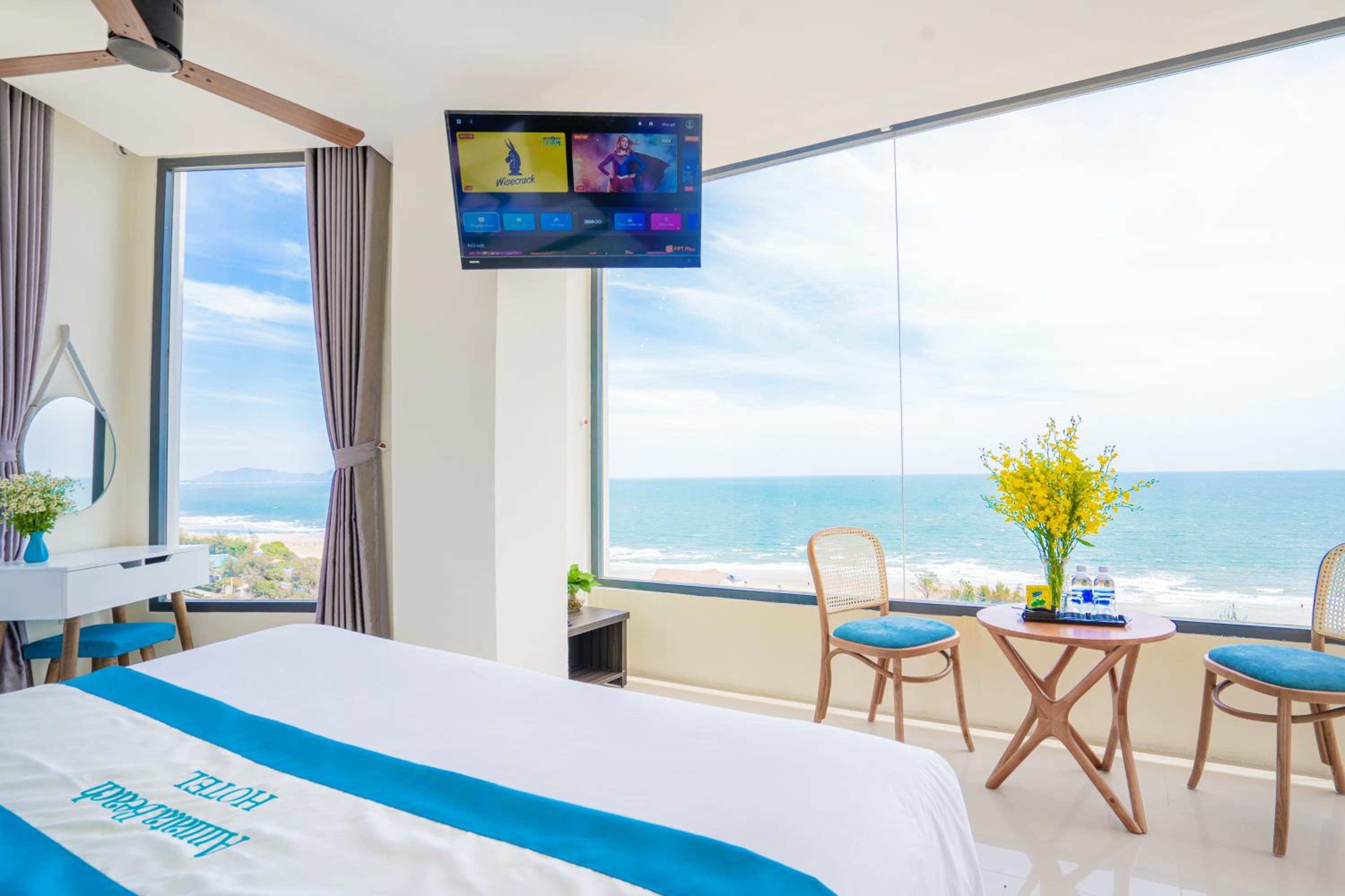 5-Bedroom Penthouse with Sea View photo 1