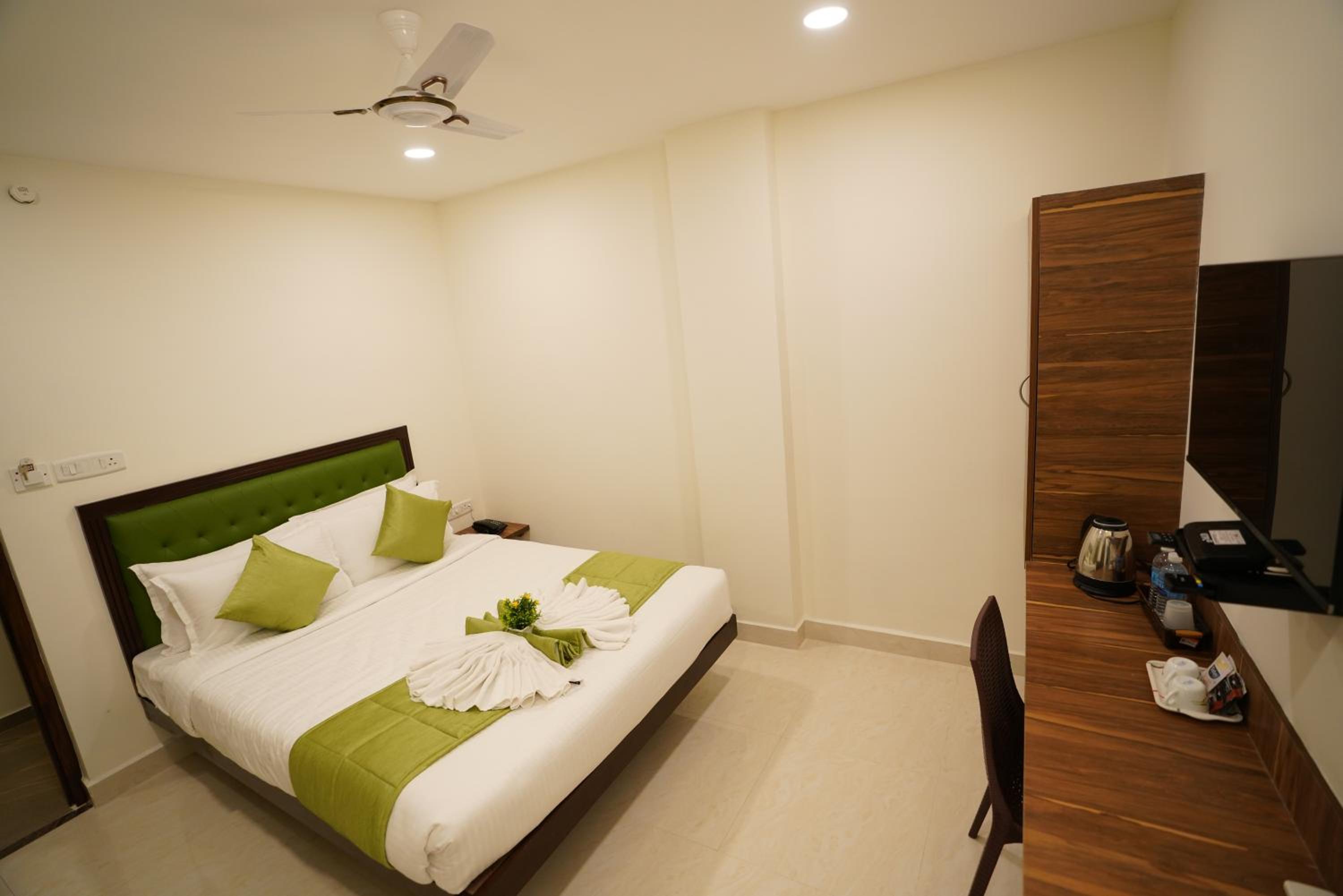 Standard Double Room - Photo 5
