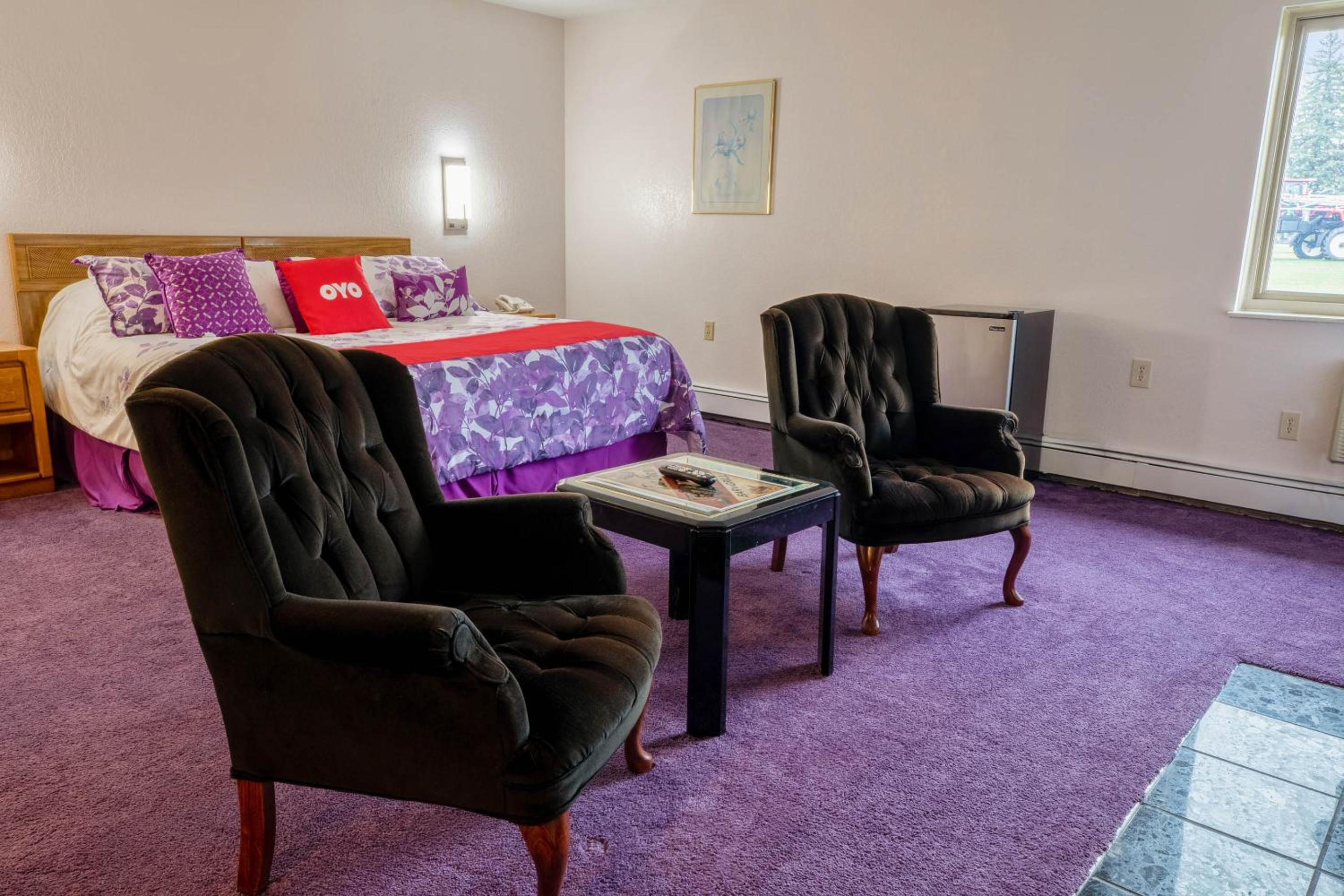 King Bed with Jetted Tub photo 2