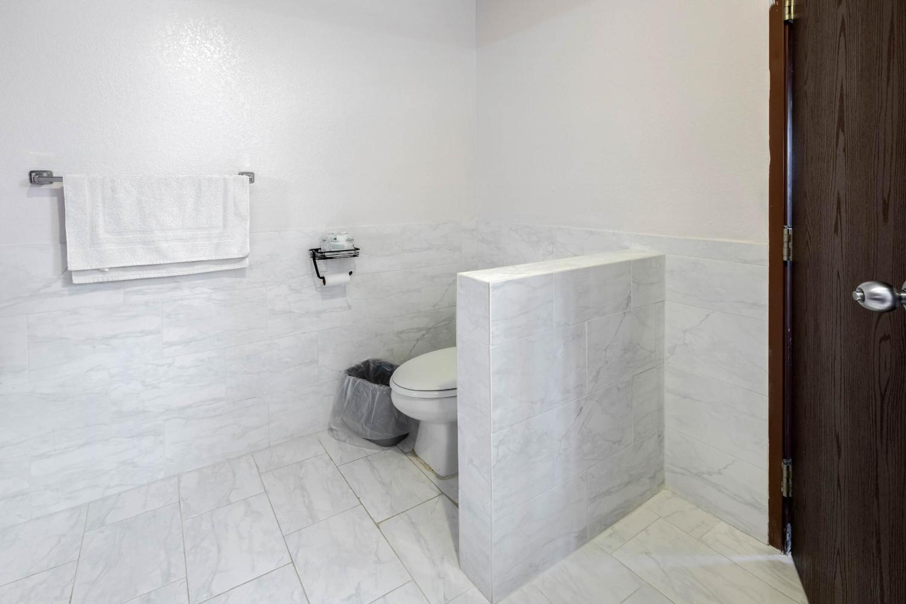 Superior King Bed with Jetted Tub photo 2