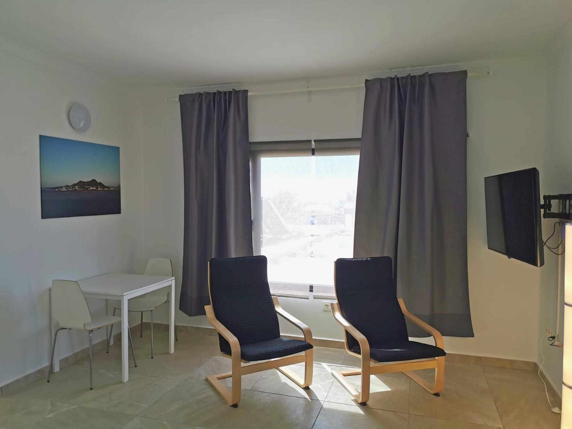 Estudio con vista al mar