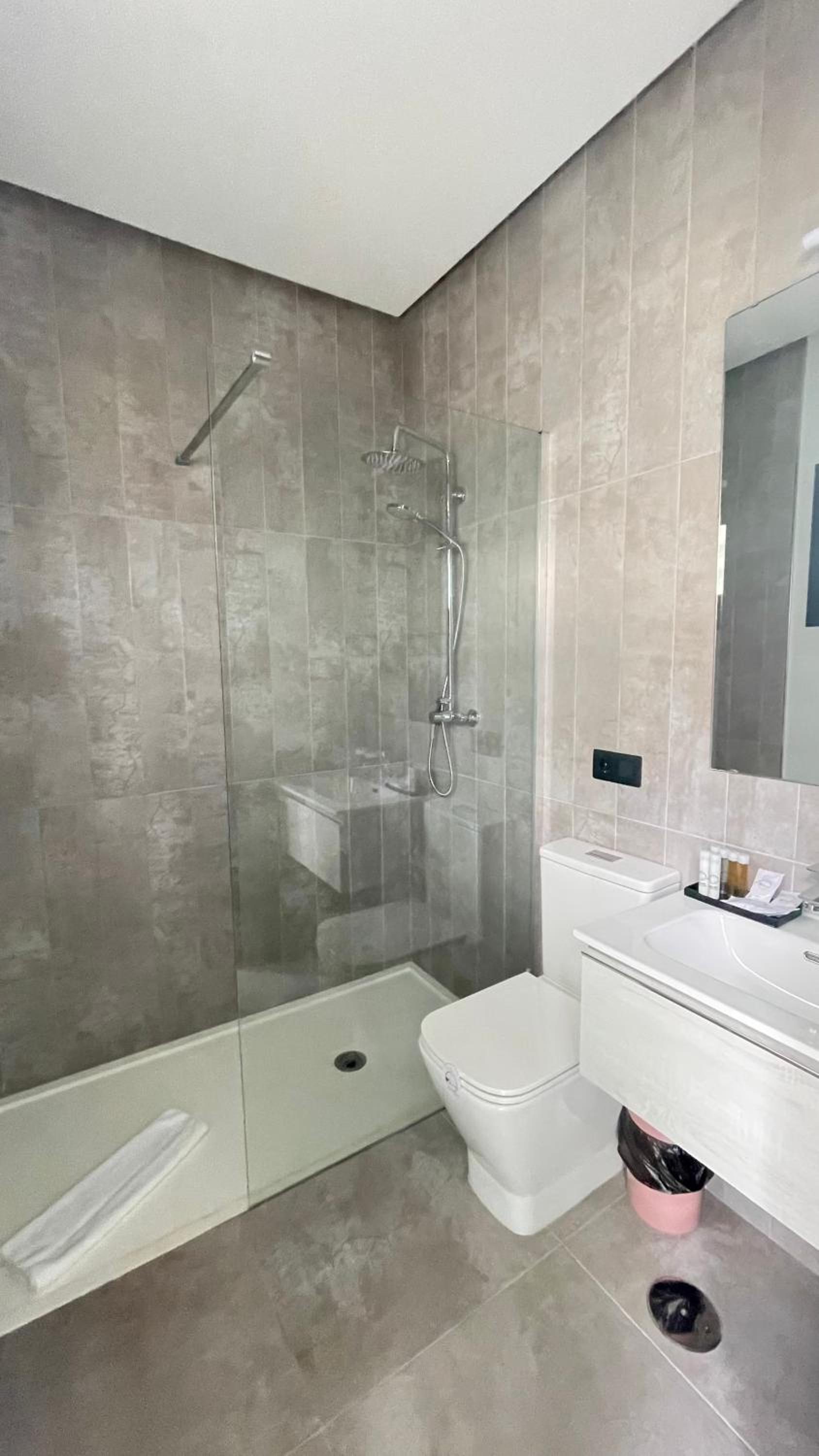 Double Room - Photo 9