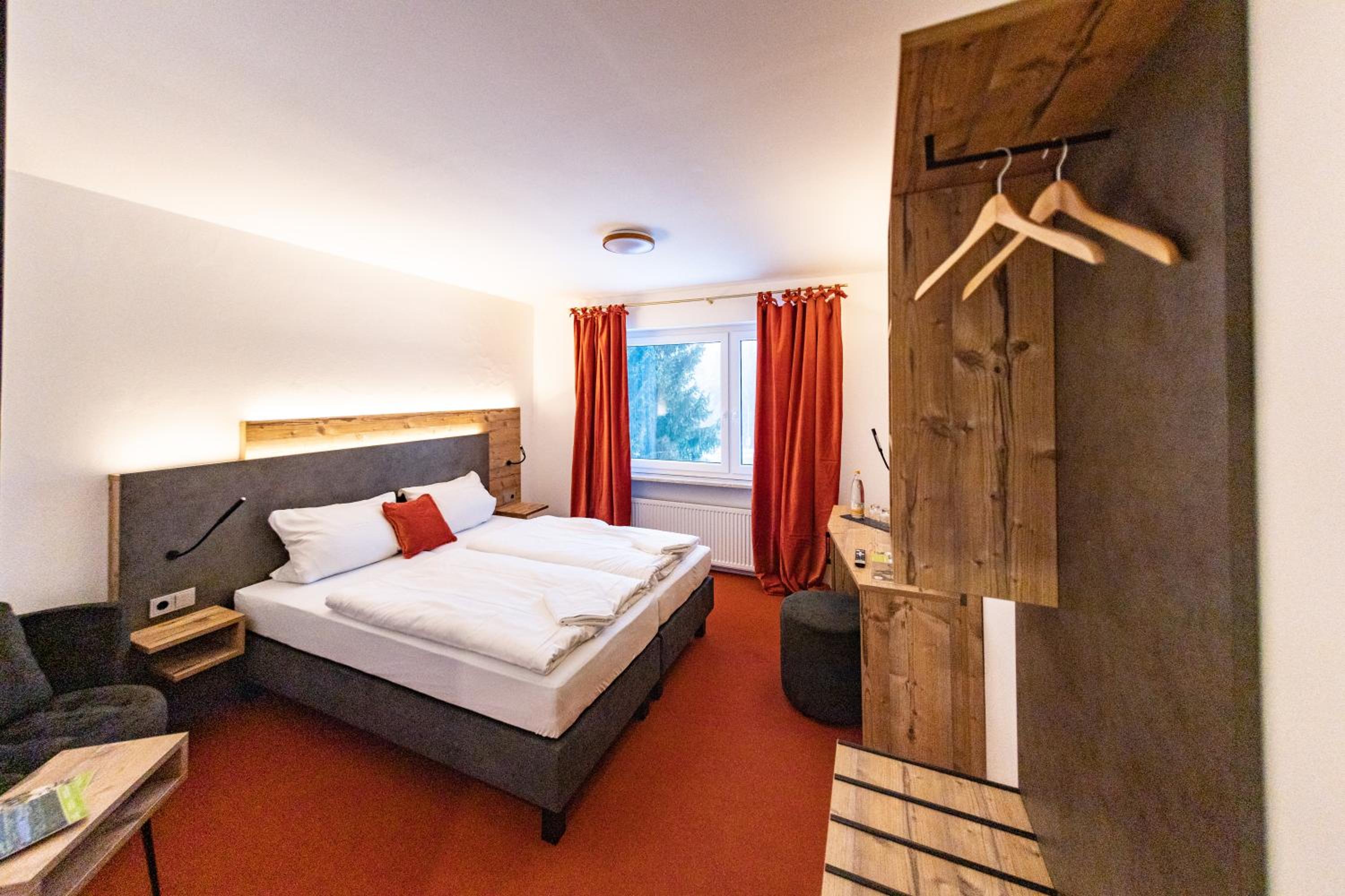 Standard Double Room - Photo 10