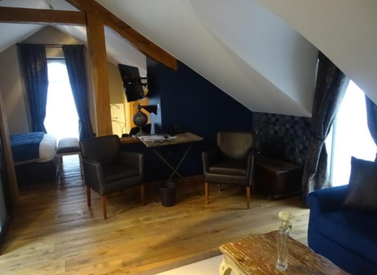 Suite with Spa Bath photo 2