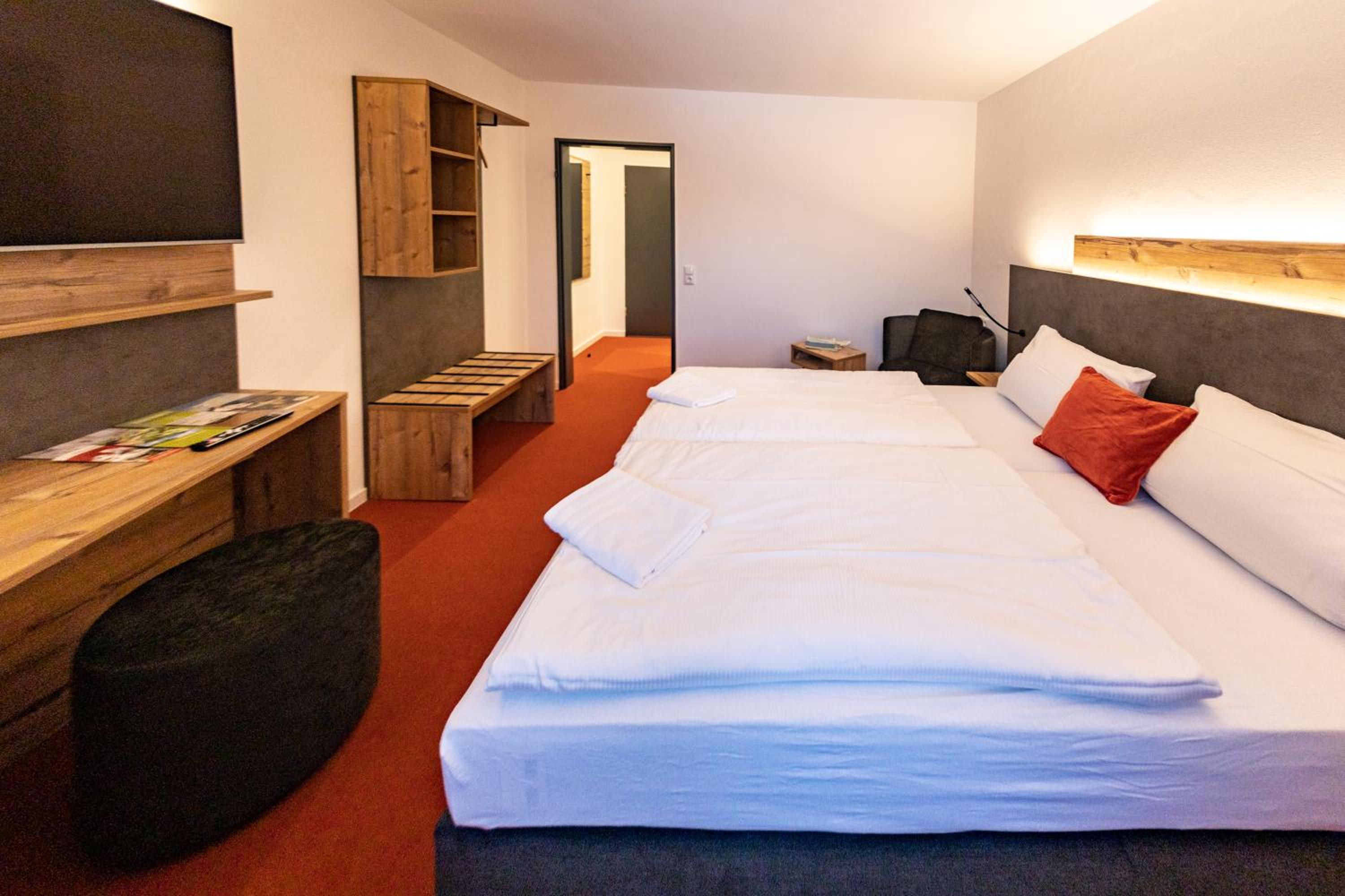 Standard Double Room - Photo 11