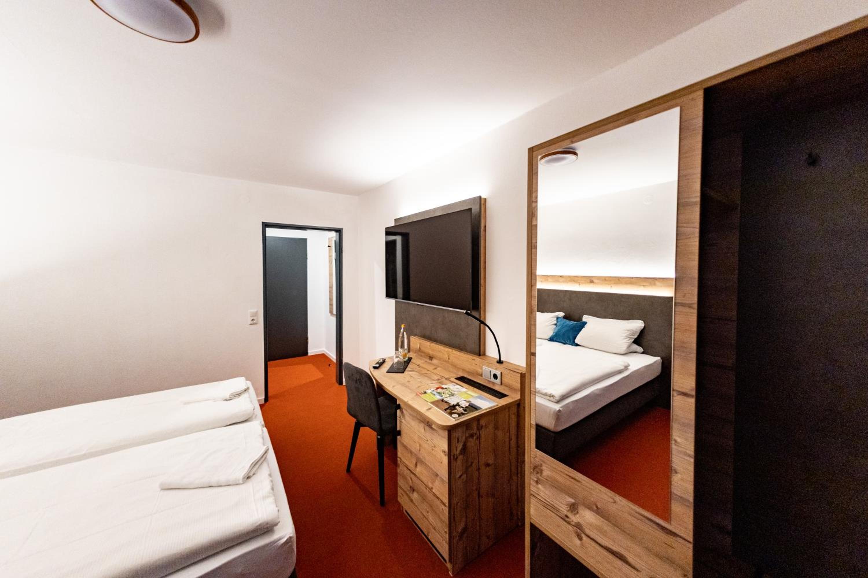 Standard Double Room - Photo 17