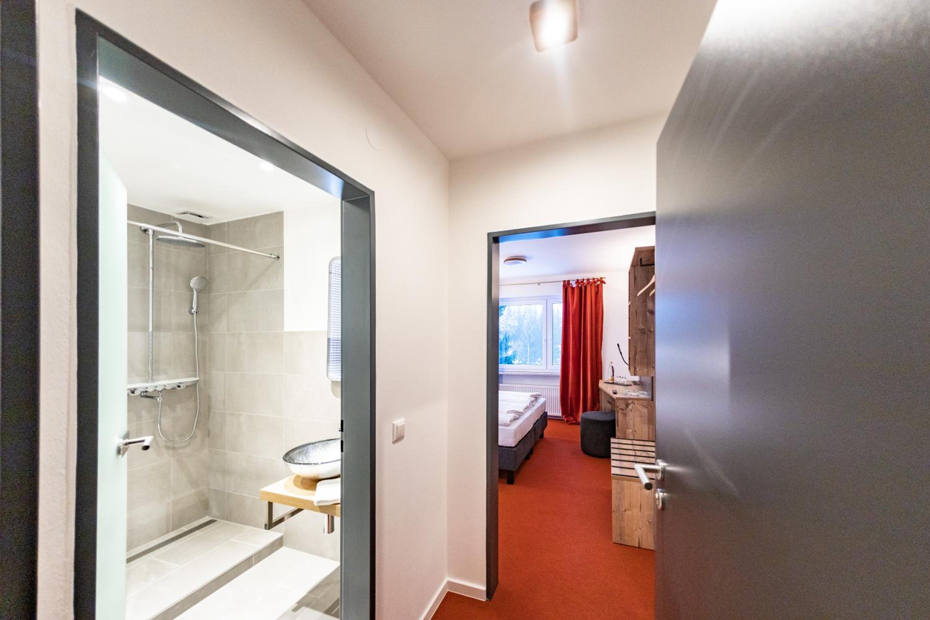 Standard Double Room - Photo 8