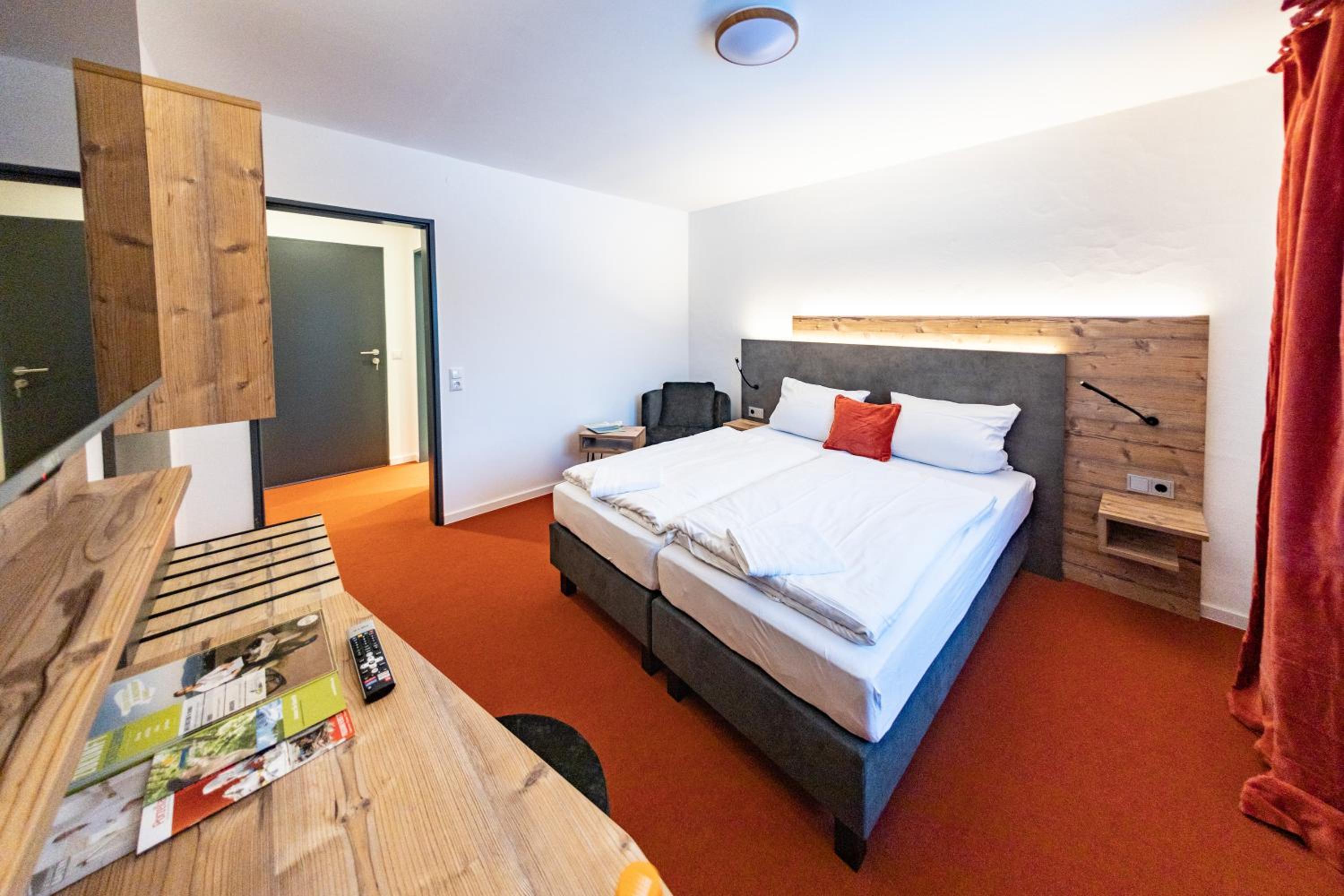 Standard Double Room - Photo 9