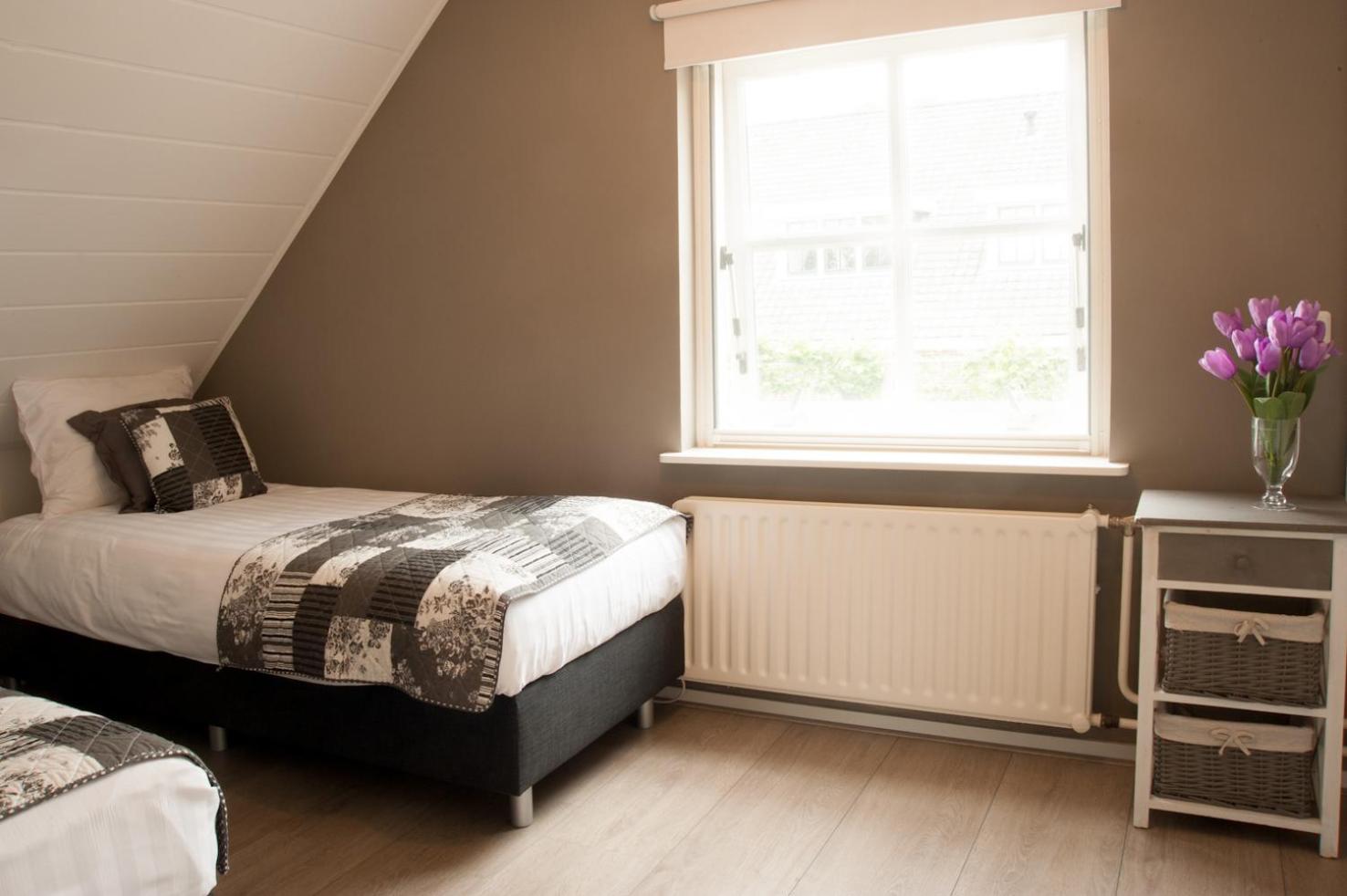 Budget Double Room with Shared Bathroom photo 2