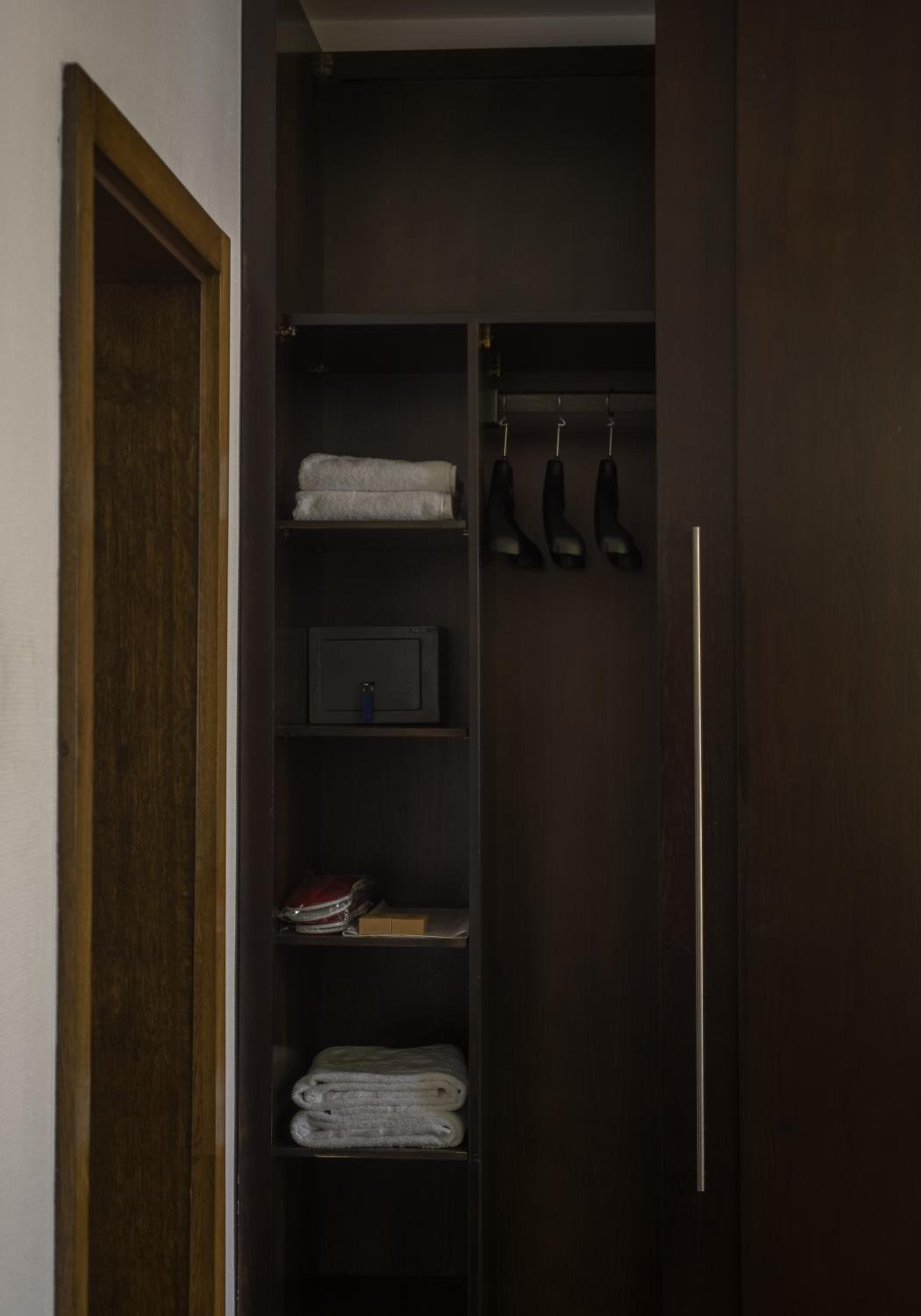 Twin Room with View - Photo 4