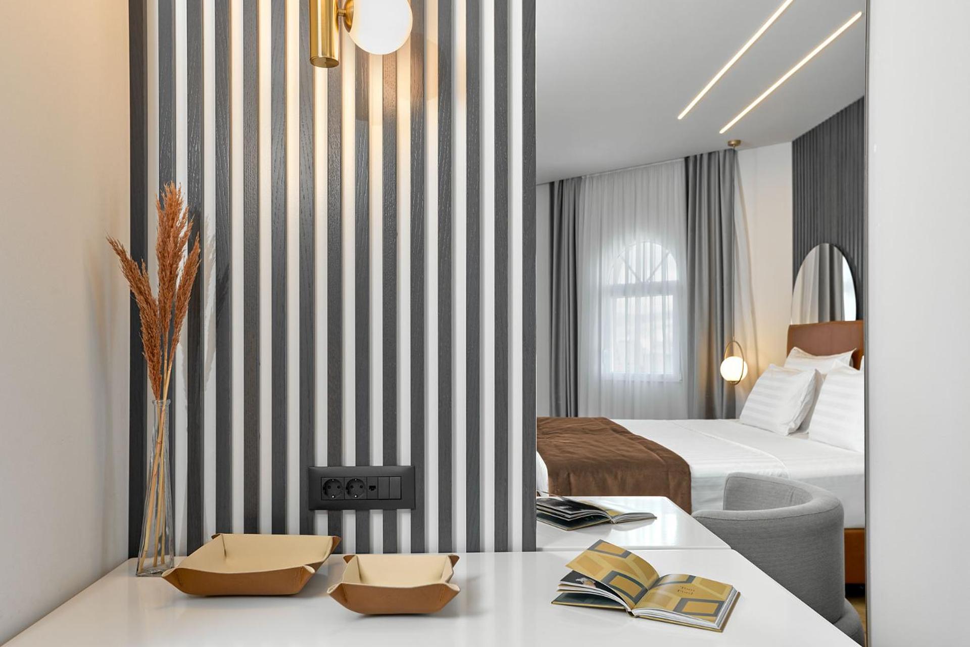 Deluxe Suite - Photo 6