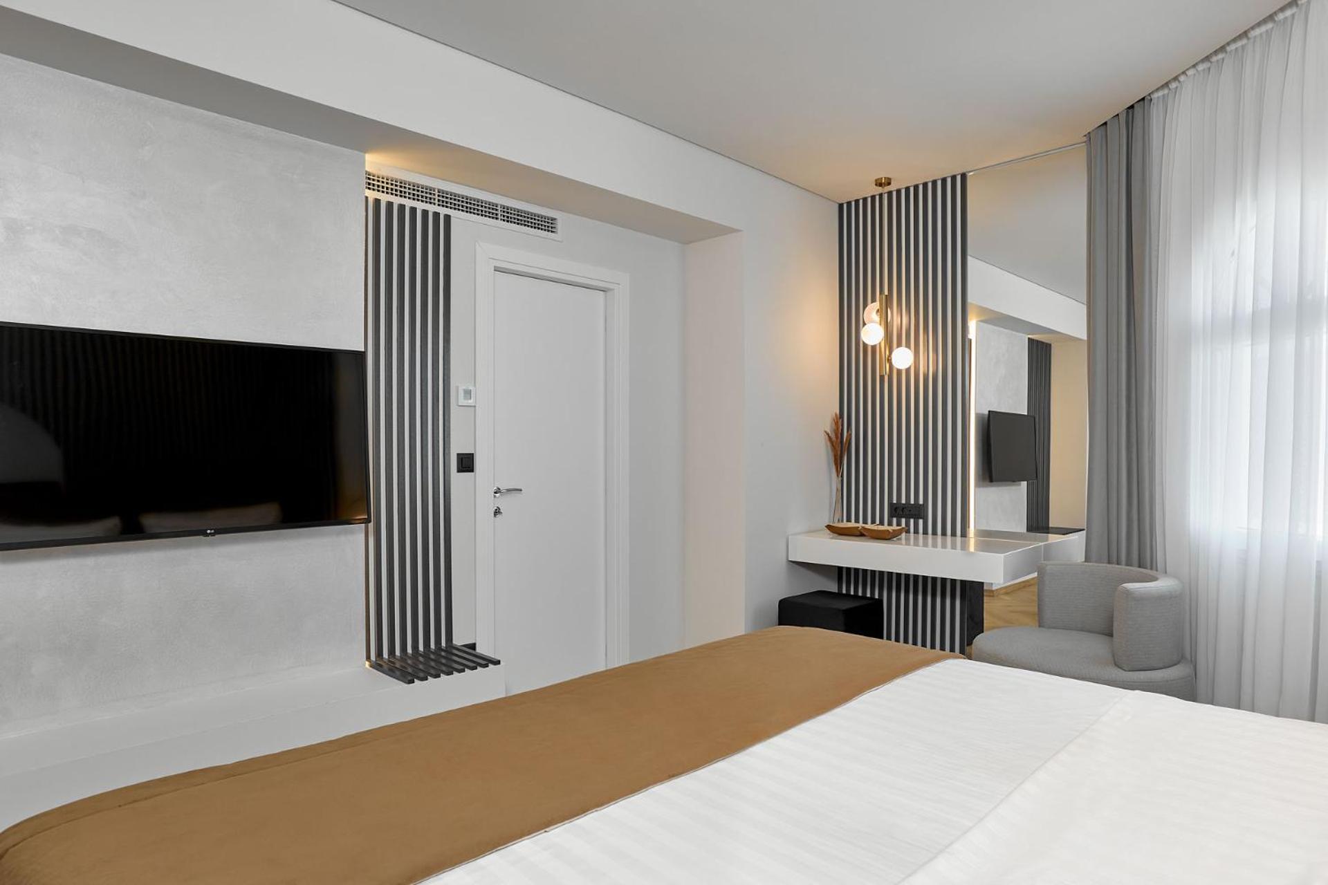 Deluxe Suite - Photo 5