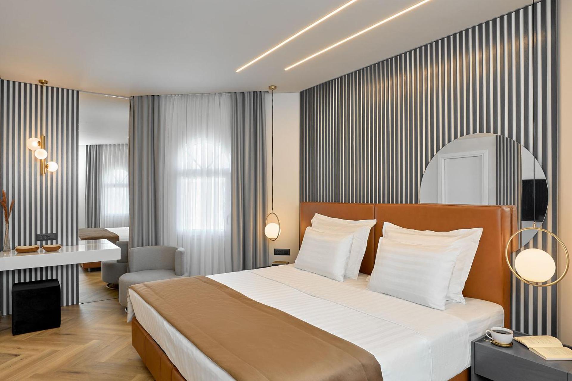Deluxe Suite - Photo 1