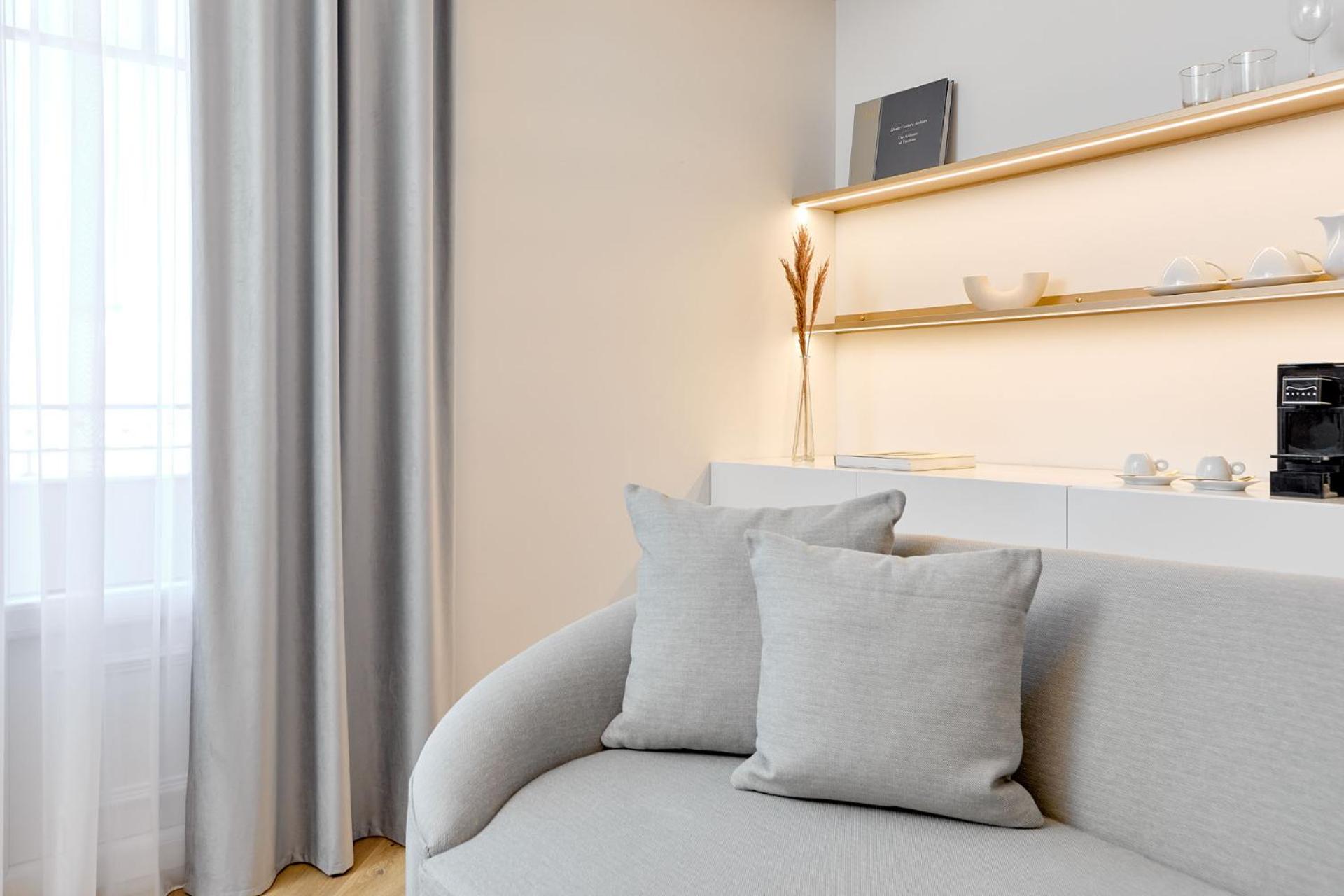Deluxe Suite - Photo 10
