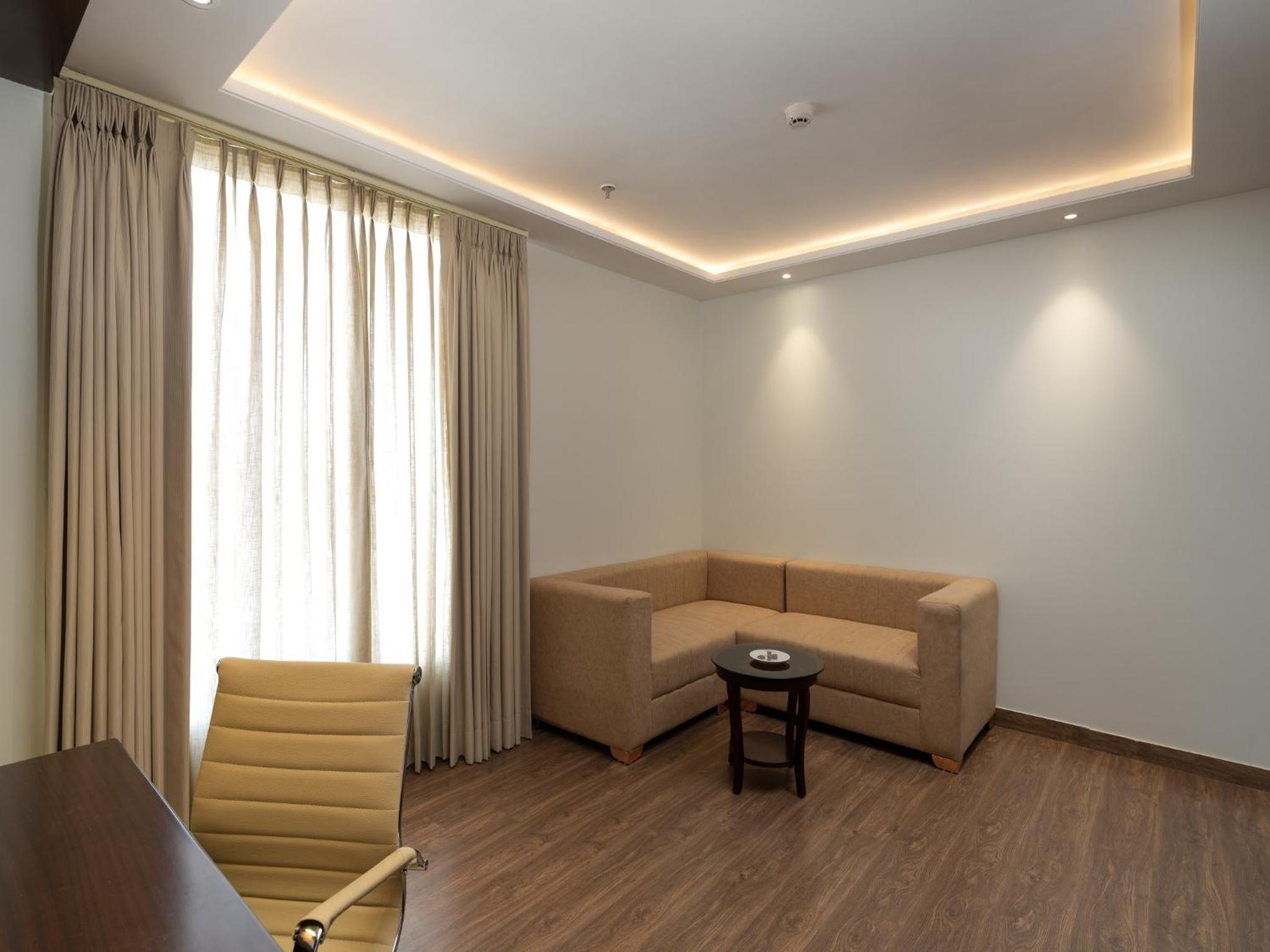 Suite - Photo 3
