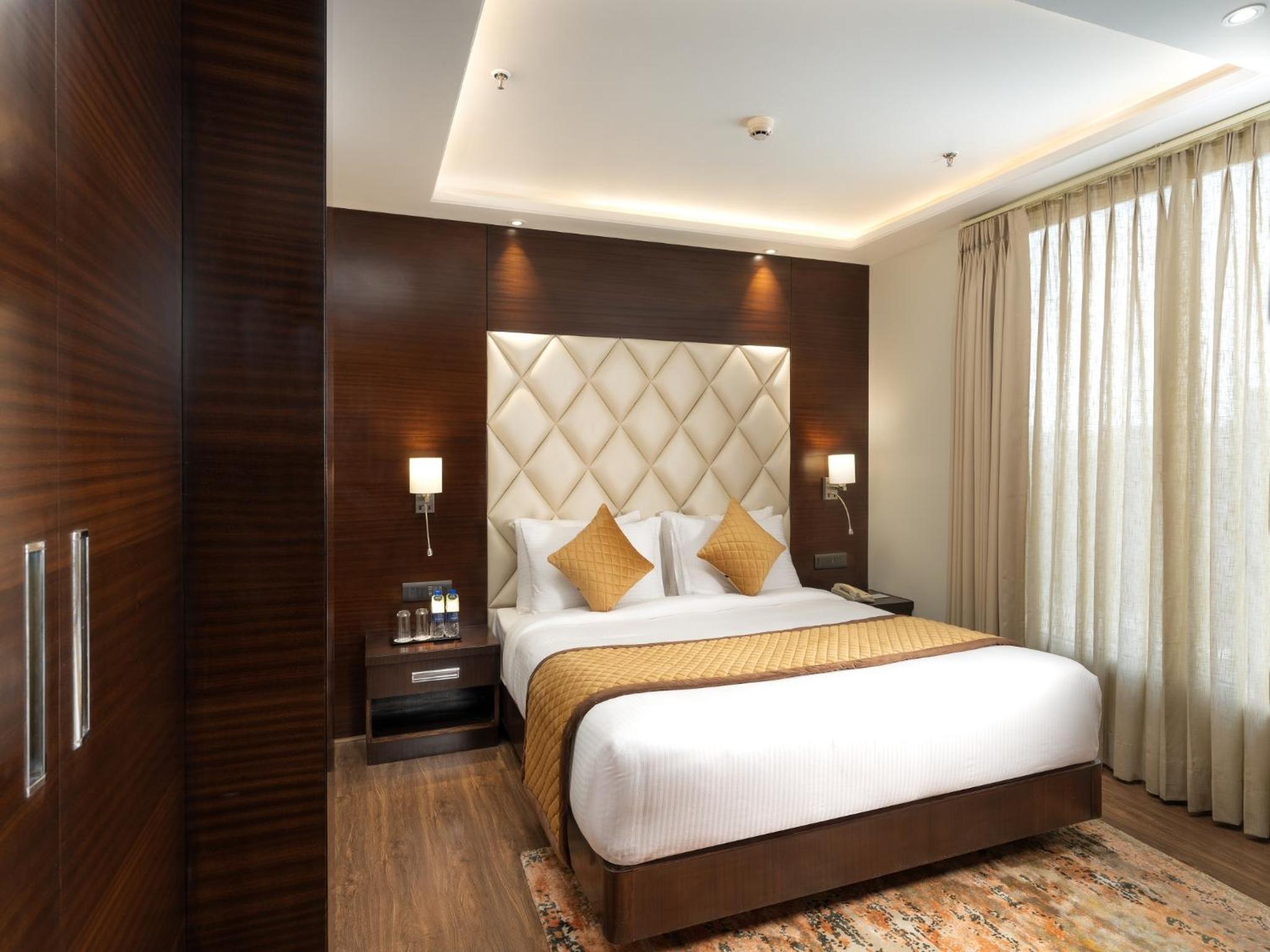 Suite - Photo 1