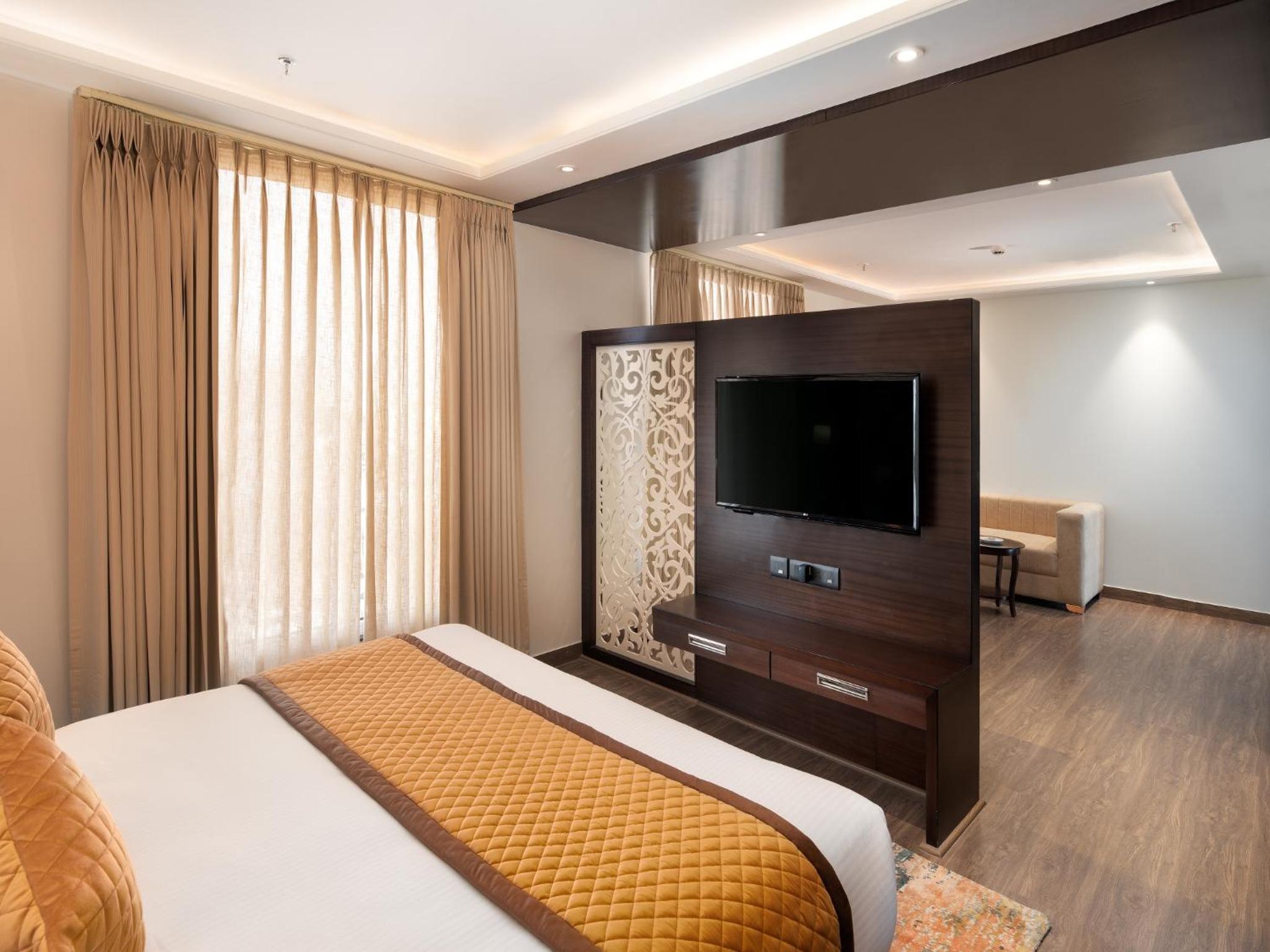 Suite - Photo 4