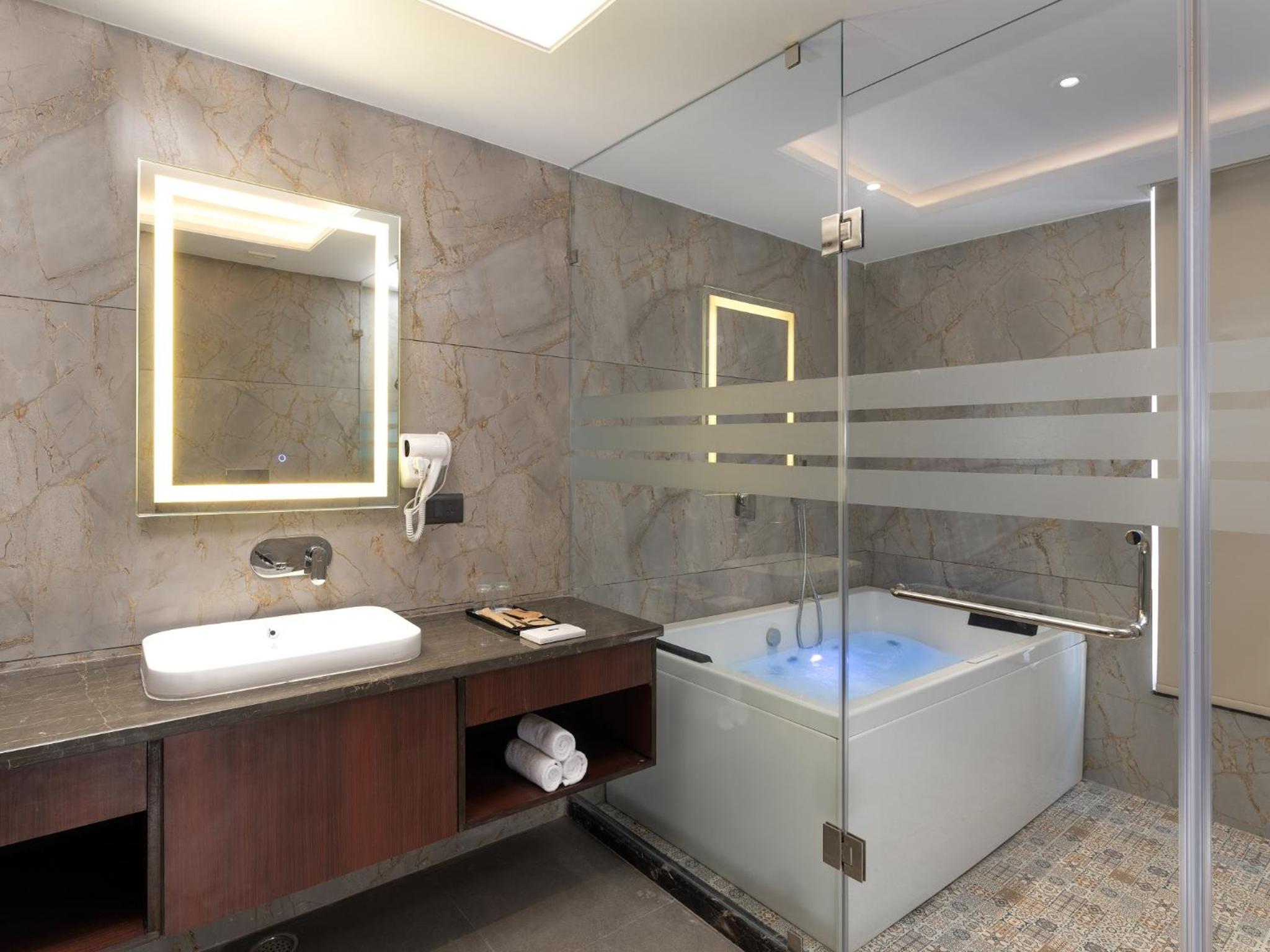 Suite - Photo 2
