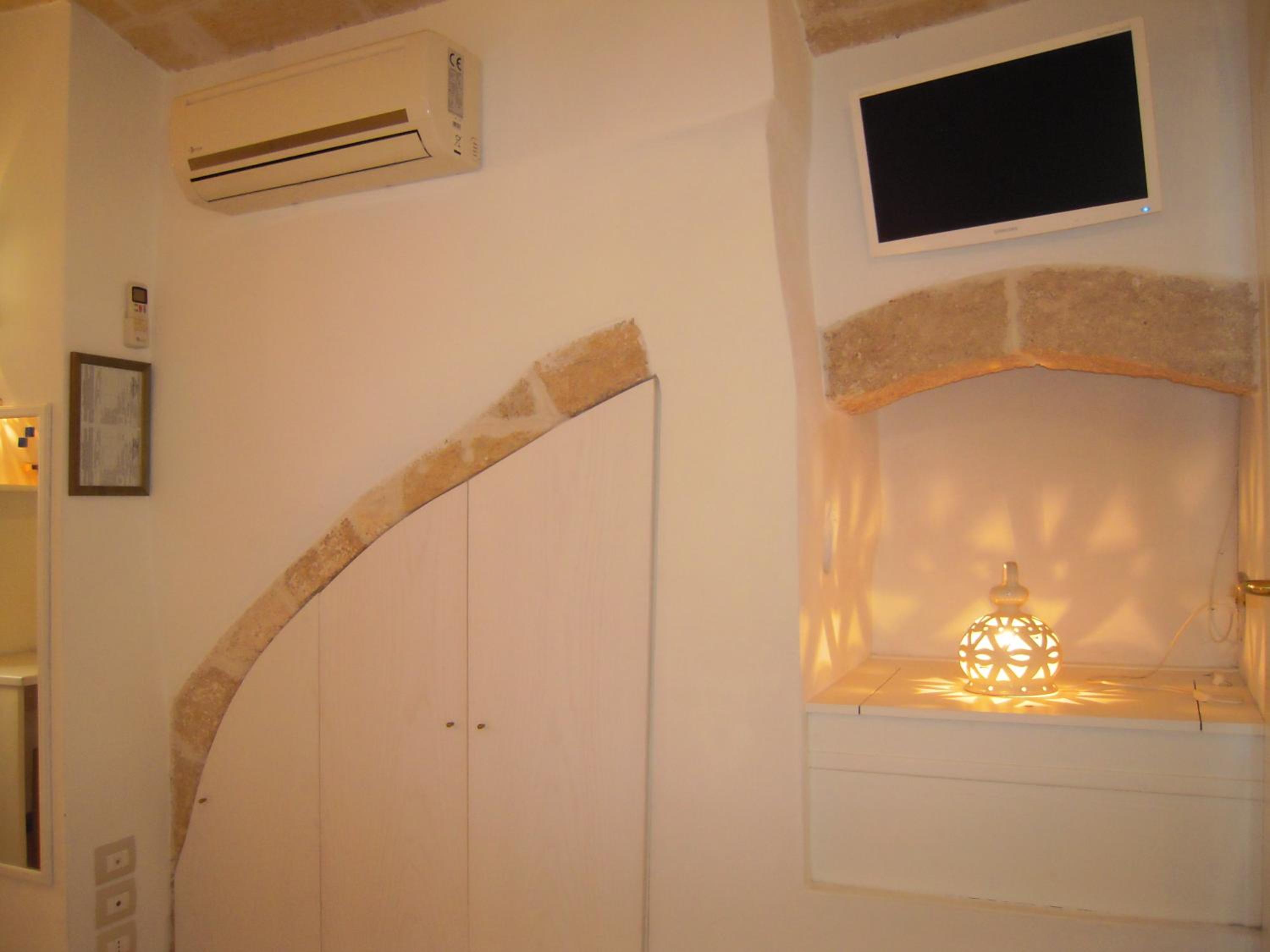 Large Double Room - Ground Floor photo 3