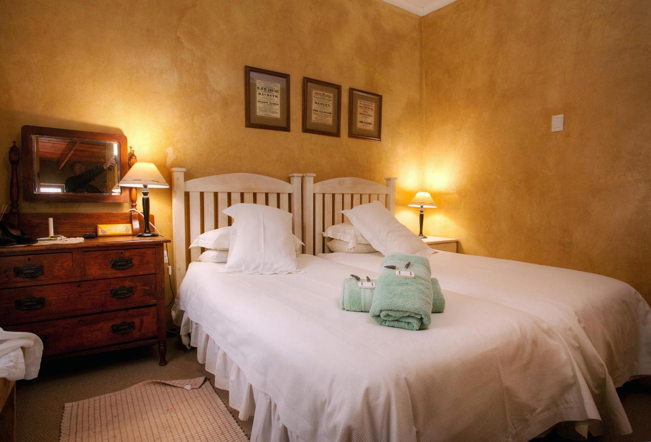 Double or Twin Room with Bathroom - Photo 4
