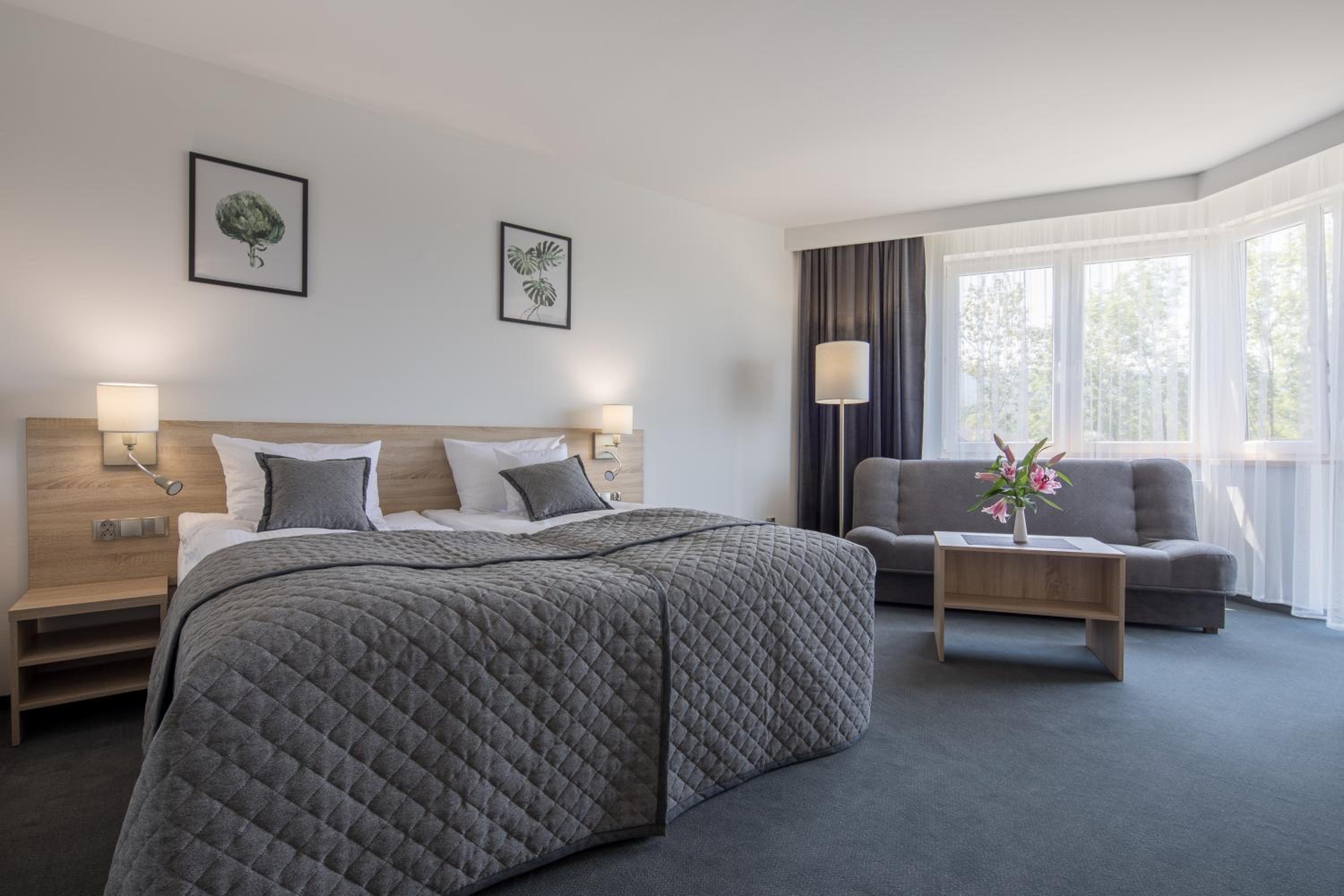 Deluxe Twin Room with Sofa - Photo 1