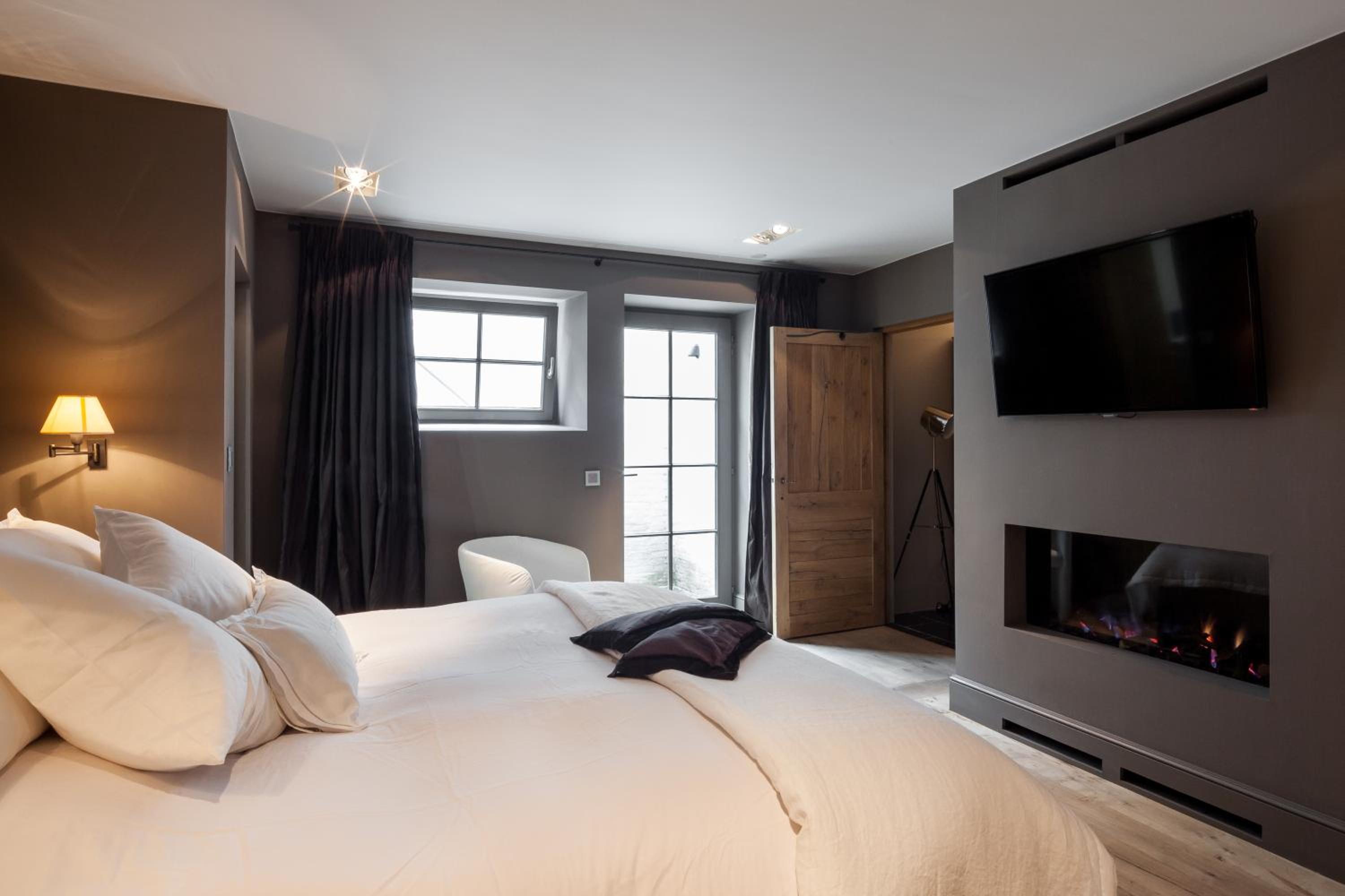 Deluxe King Room photo 1