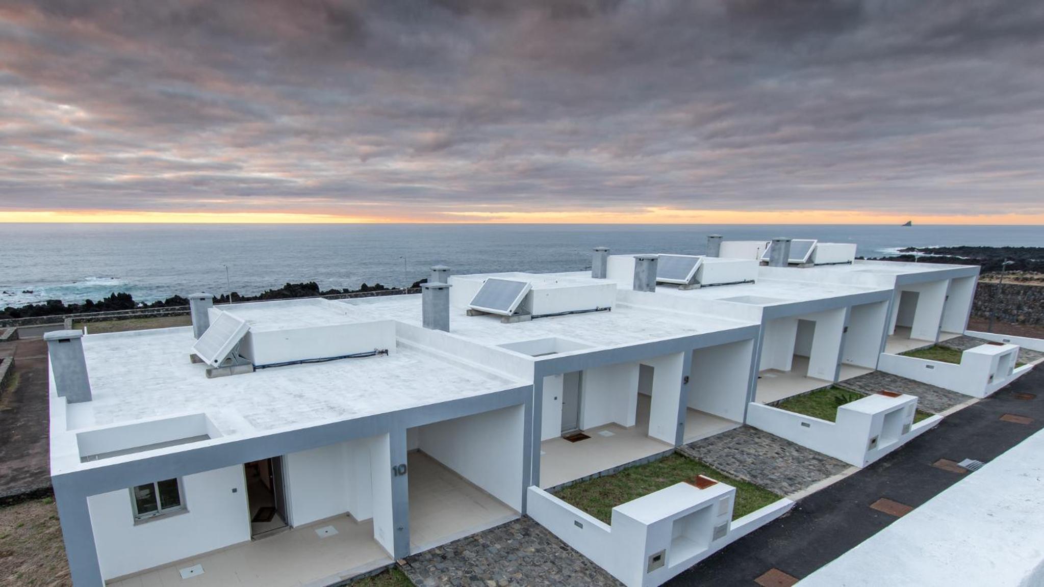 Two-Bedroom Apartment with Partial Sea View - Photo 5