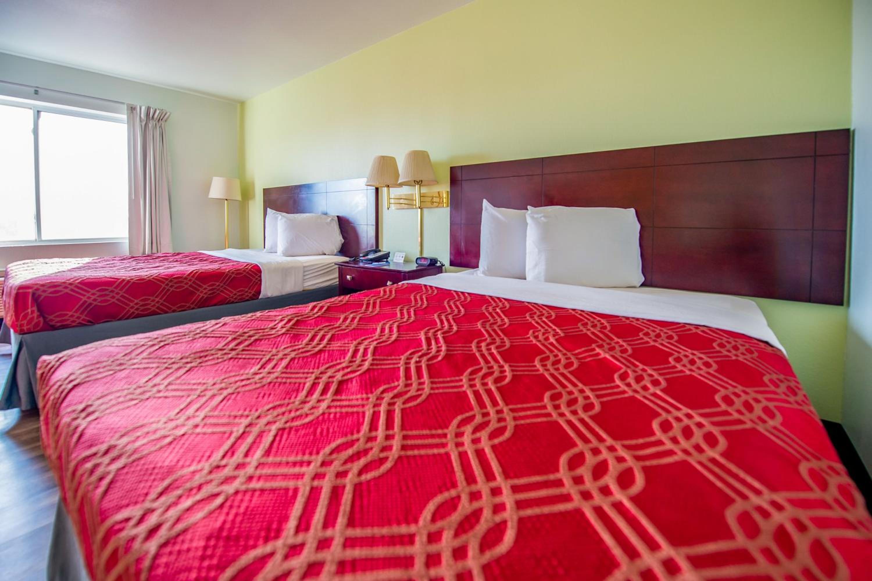 Superior Queen Room with Two Queen Beds - Non-Smoking - Photo 5